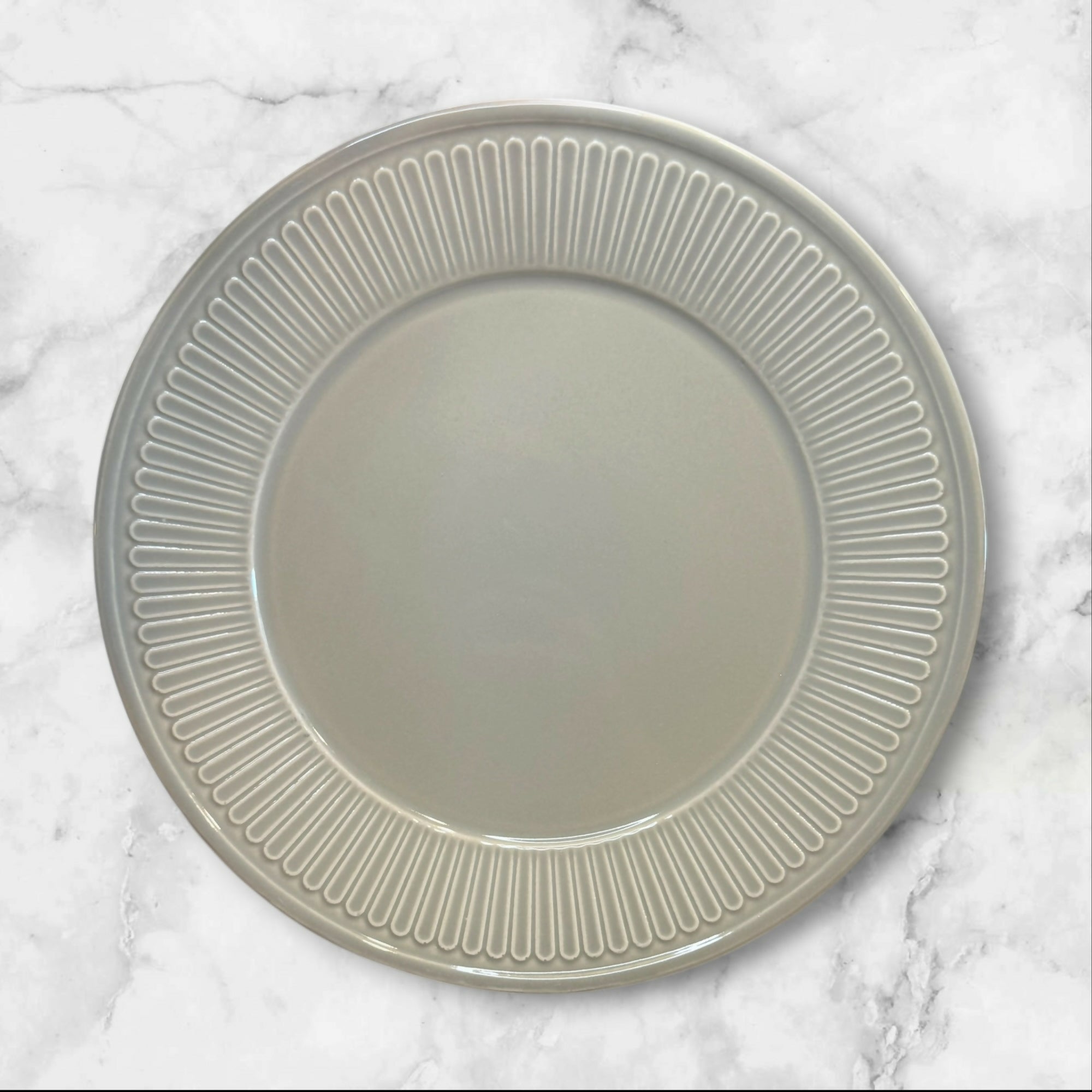 Over & Back Fluted Rim Stoneware Dinner Plates | Set of 4 | Good Condition