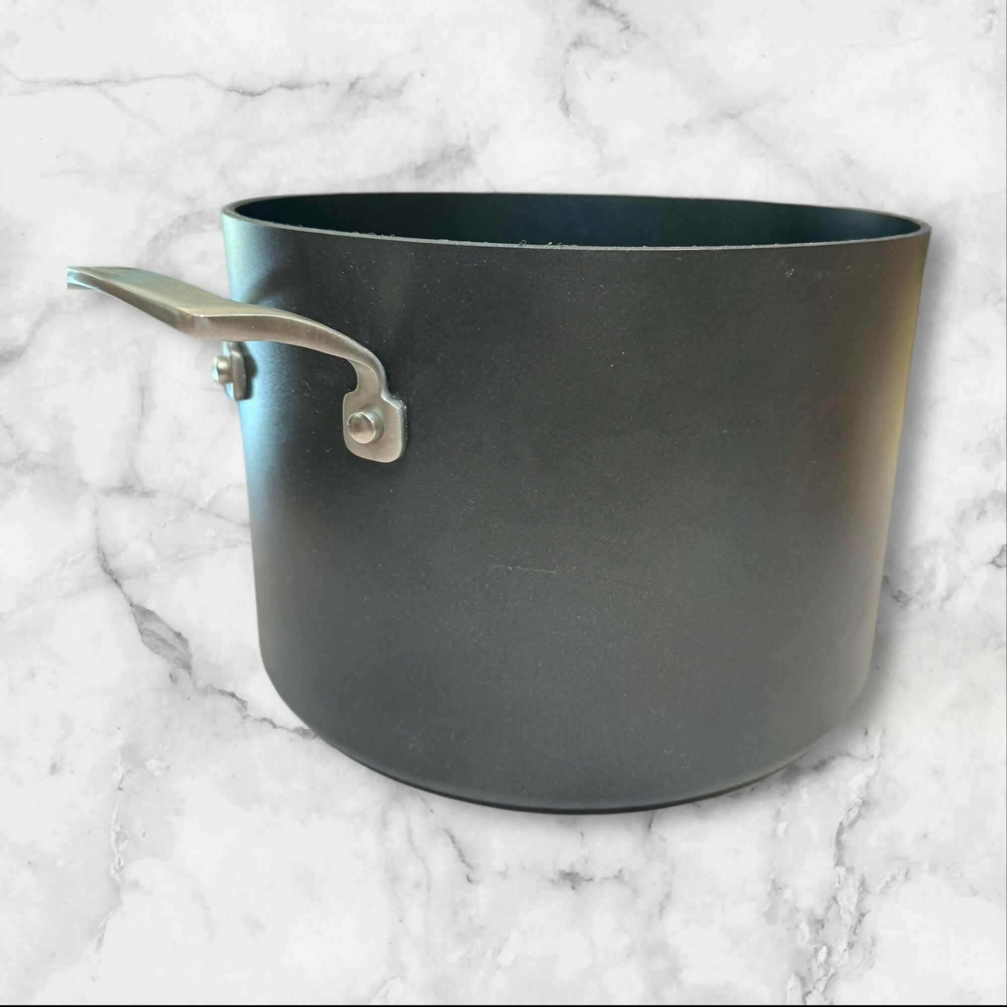 Kirkland Signature Hard Anodized Stock Pot with Lid | 8 Qt | Great Condition