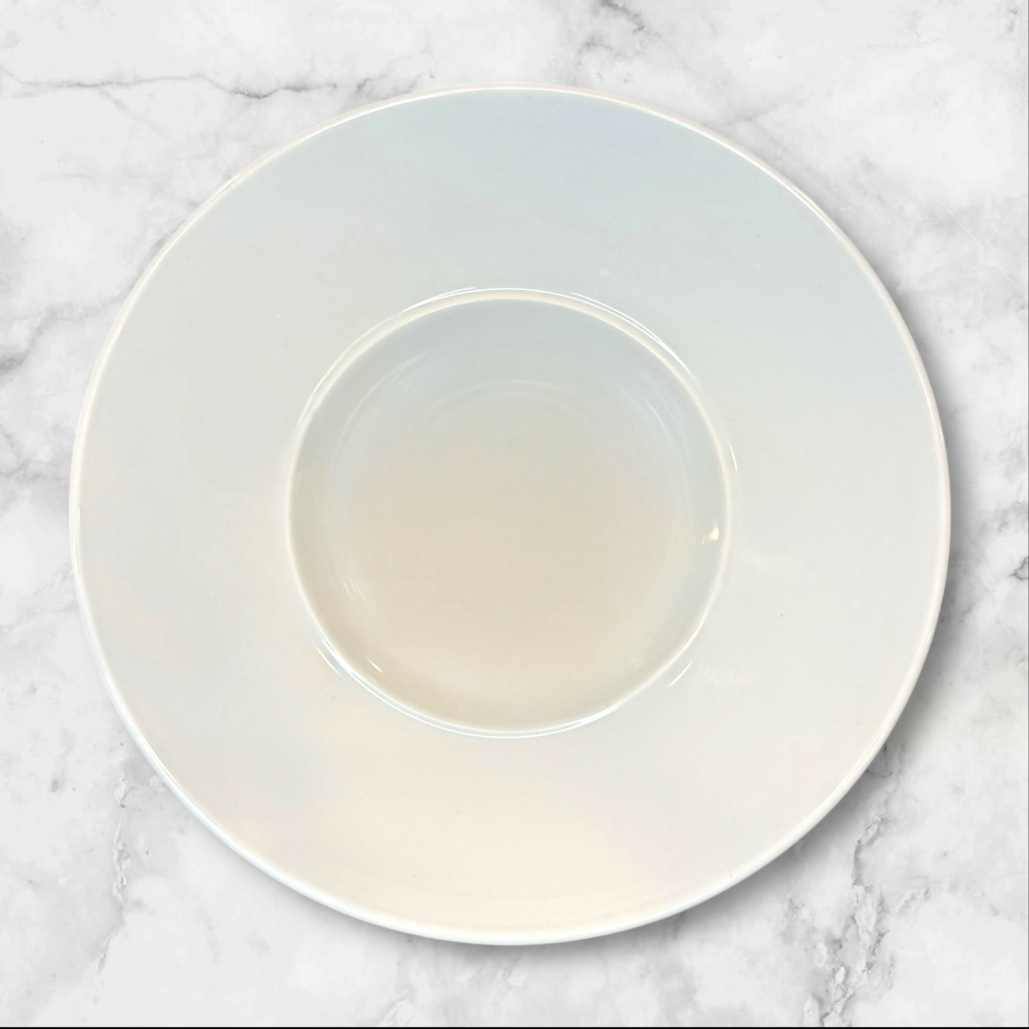 Crate & Barrel Rene Ozorio White Porcelain Rim Soup Bowls | Set of 4 | Excellent Condition