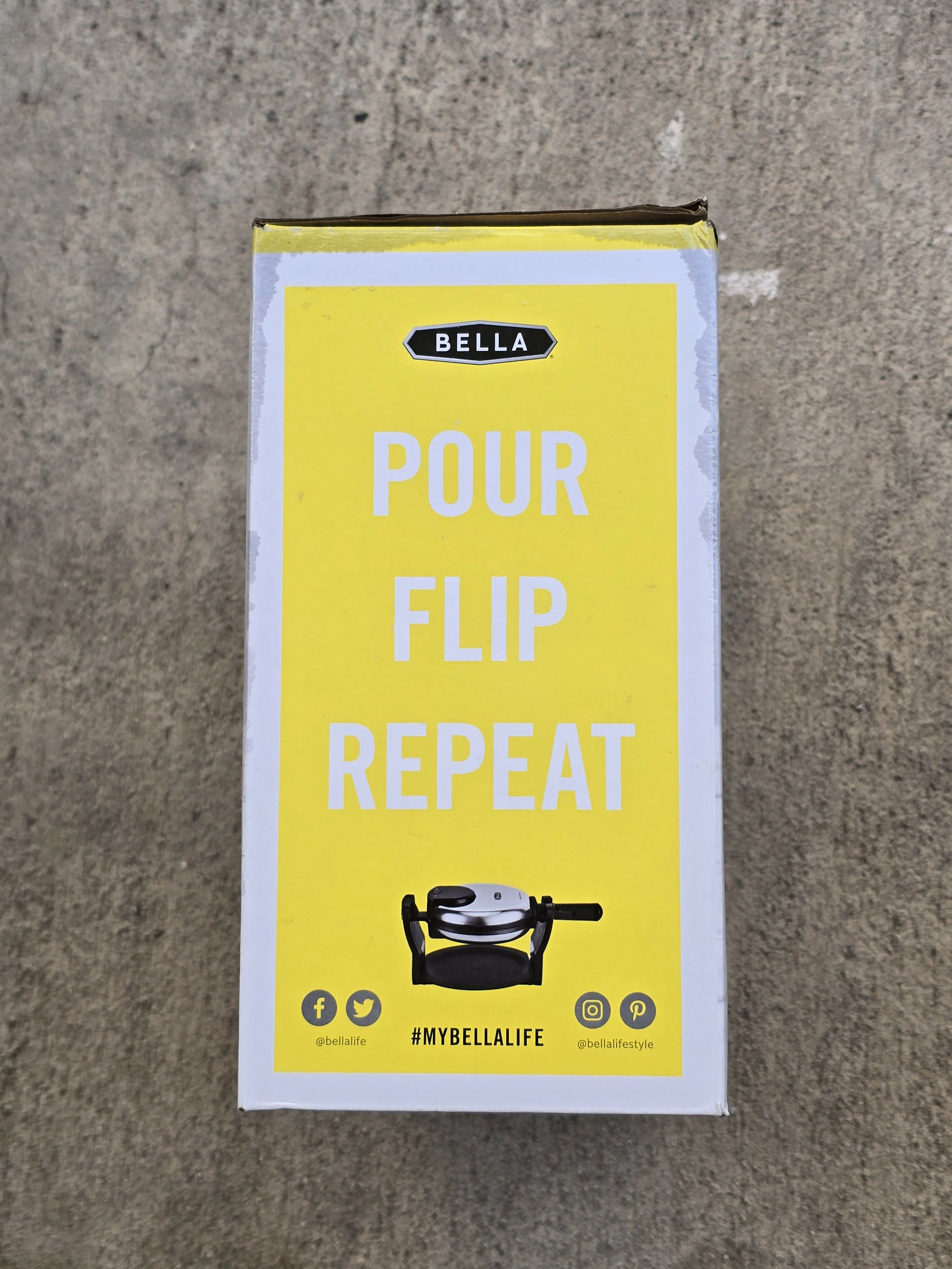 Bella rotating Belgian waffle maker