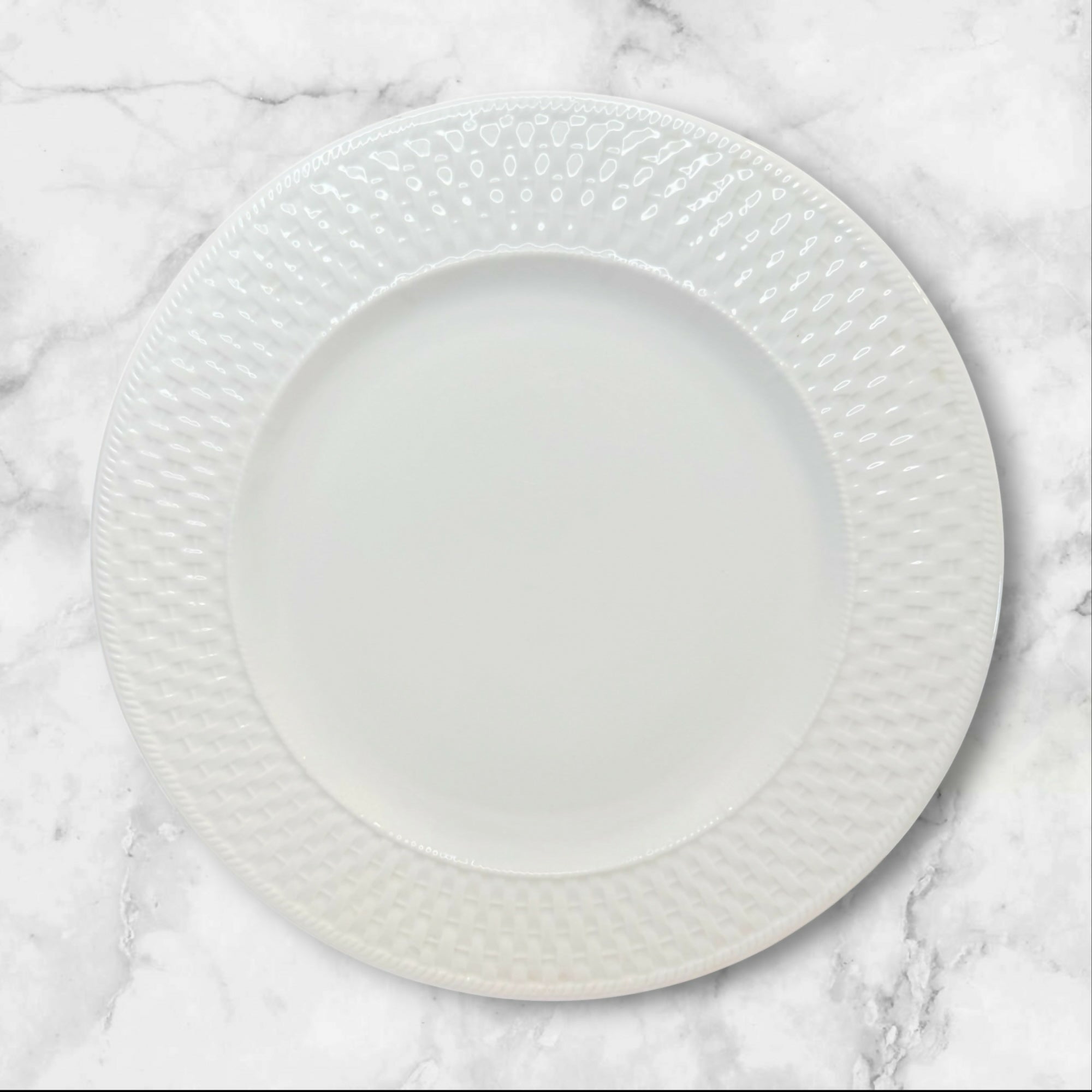 Oneida Wicker Dinner Plates White Textured Stoneware | Set of 6 | Excellent