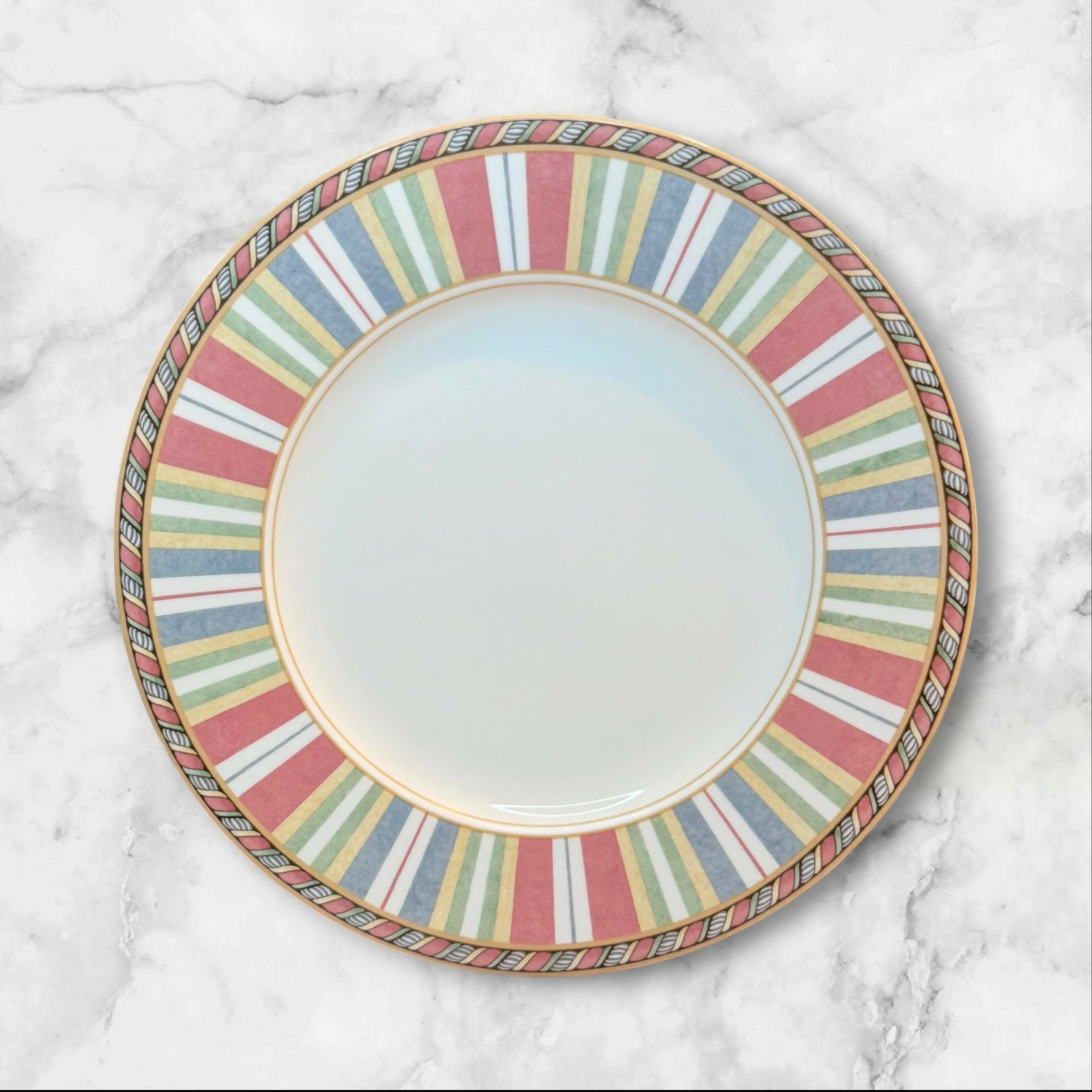 Mikasa Fashion Tones Dinner Plates Set of 4 Japan | Gently Used