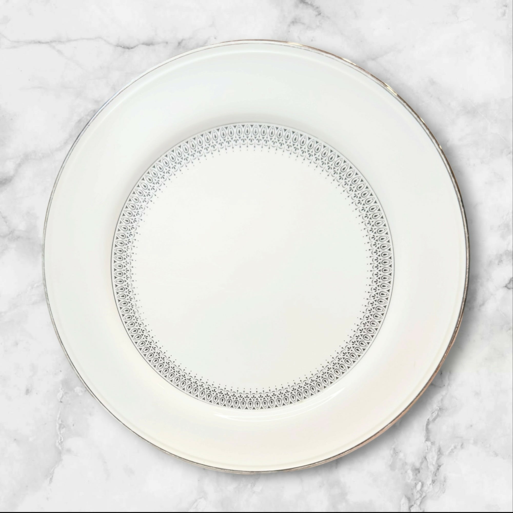 Mikasa Cumberland Dinner Plates Set of 3 Great Condition