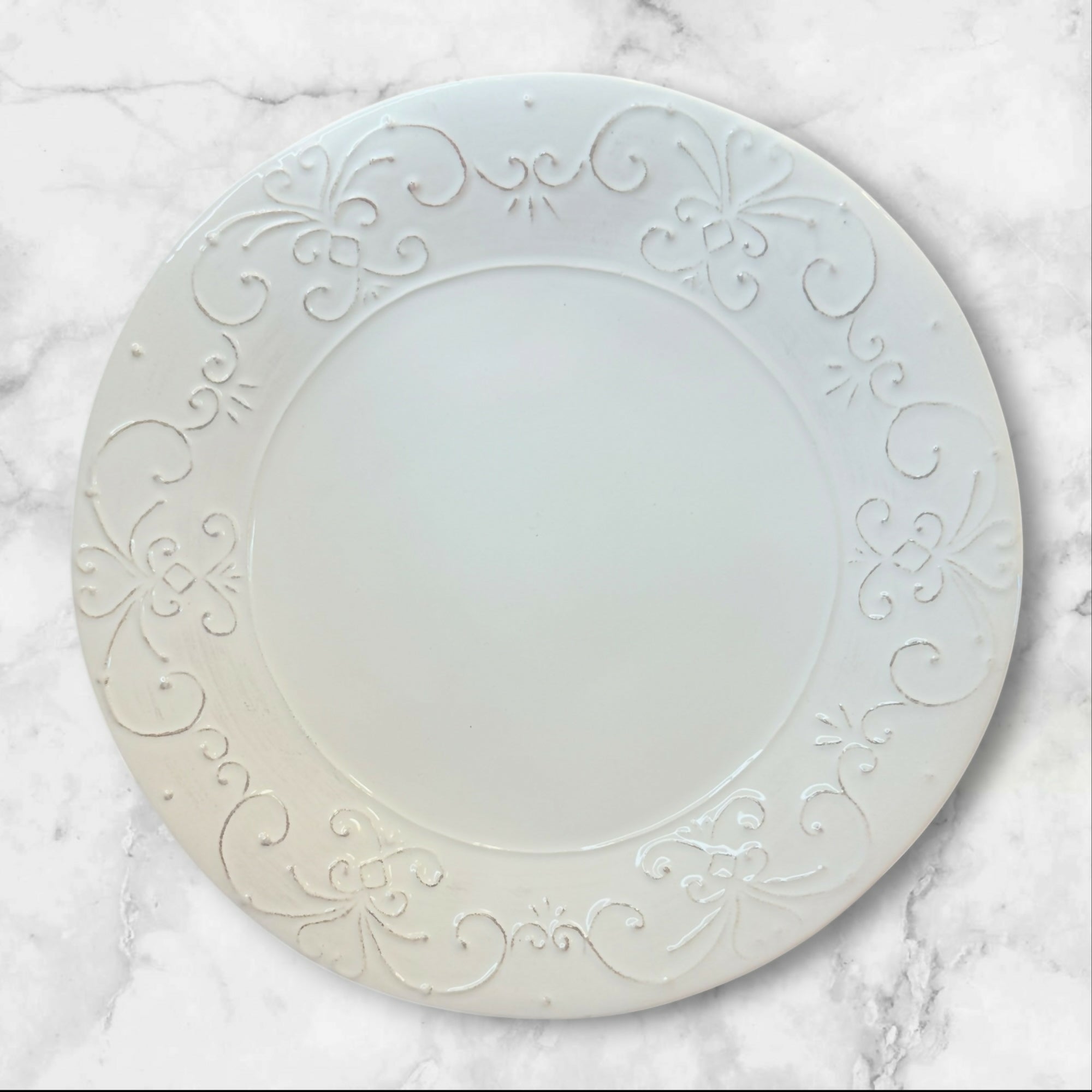 Sweet Ceramics SWZ11W Embossed Dinner Plates | Set of 2 | Excellent Condition