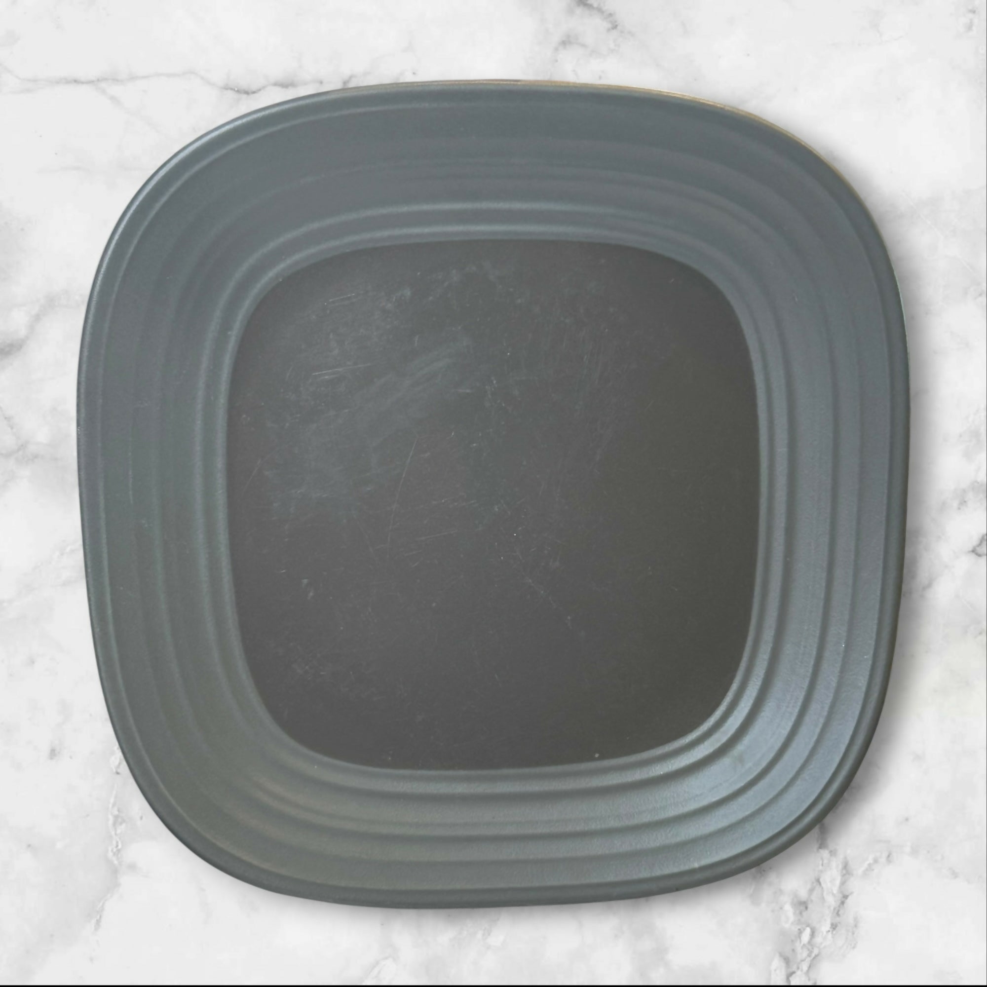 Mikasa Swirl Square Dinnerware Set | 8 Pc Graphite & White | Good Condition