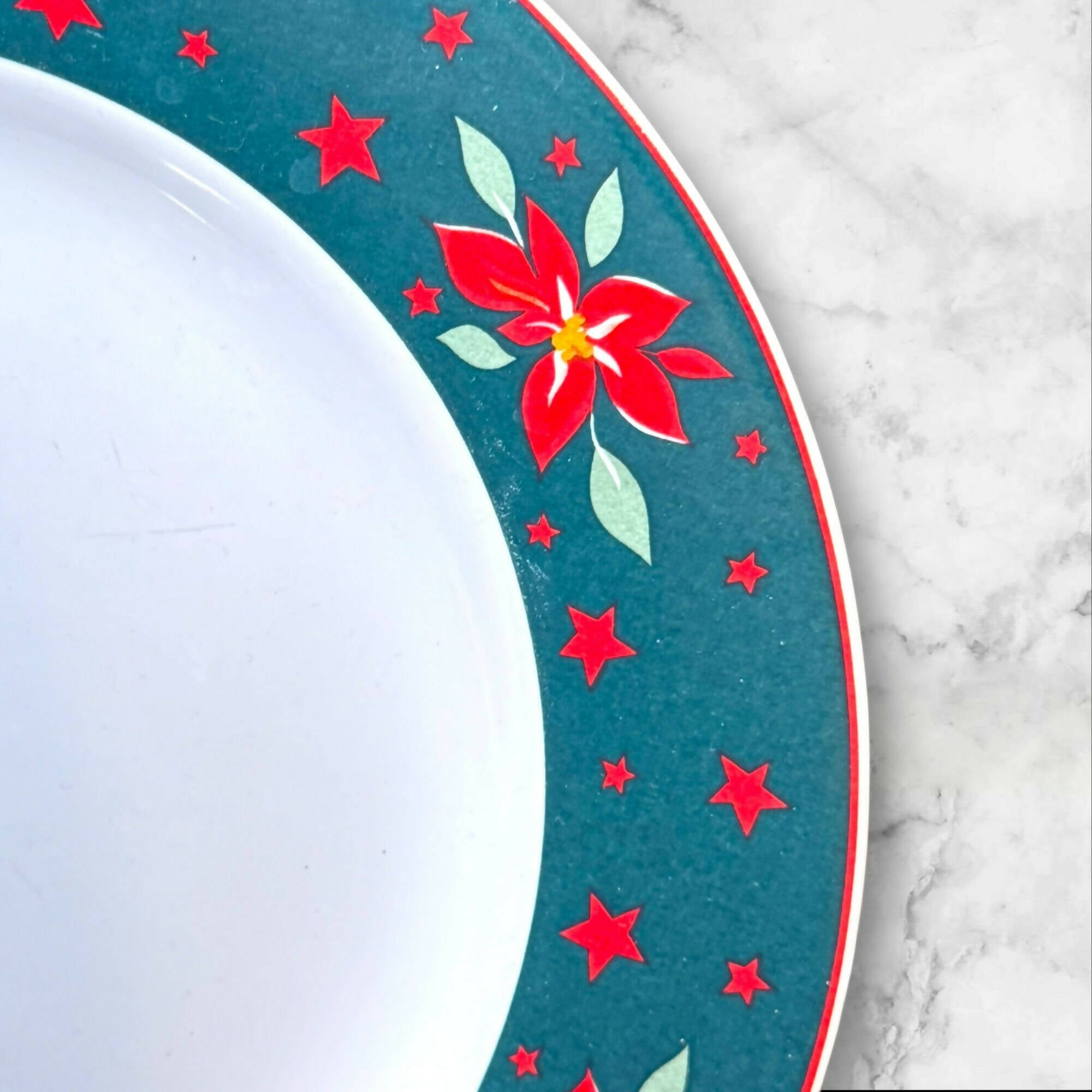 Furio Contemporary Casuals Poinsettia Dinner Plates | Set of 4 | Great Condition