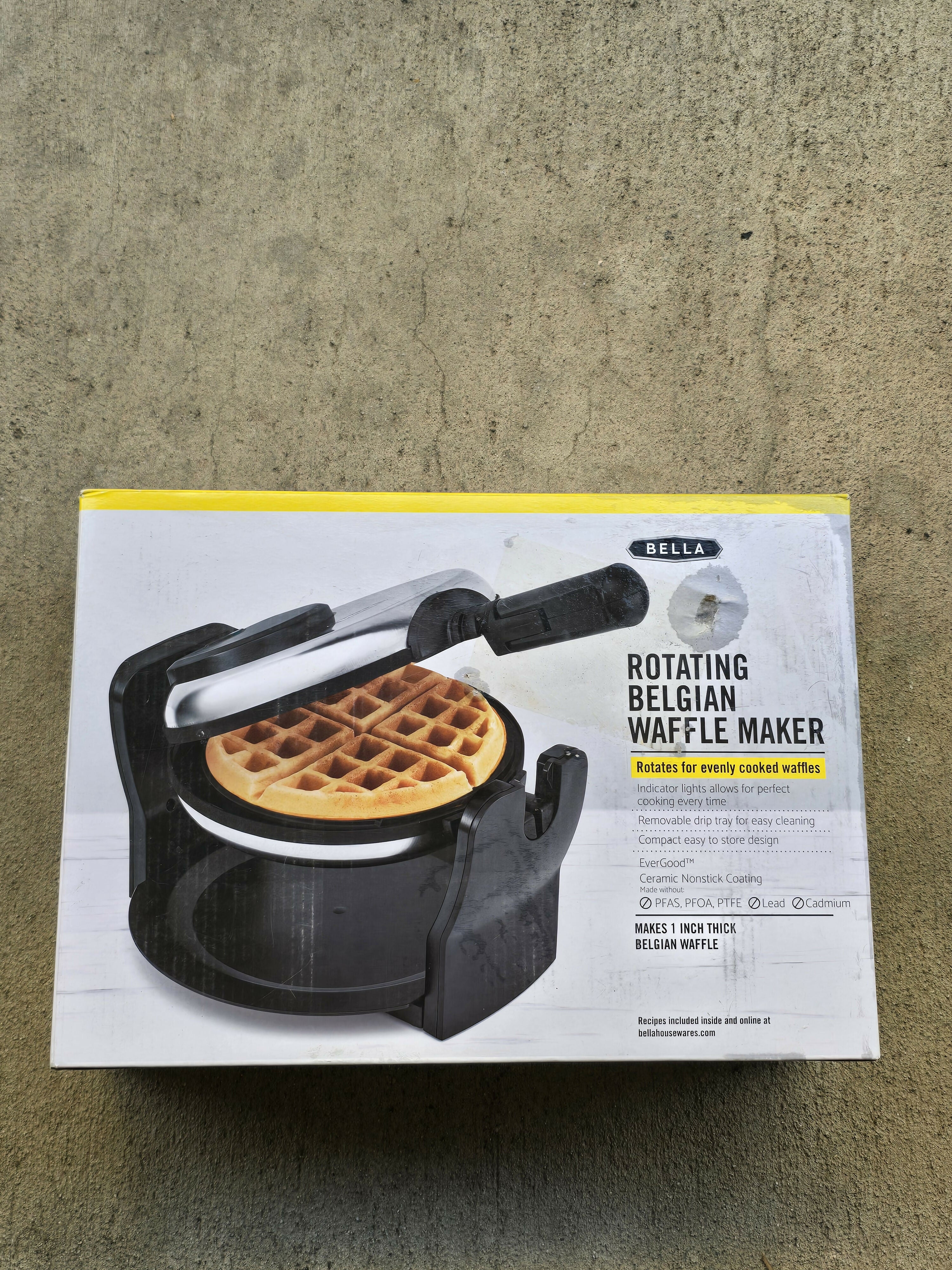 Bella rotating Belgian waffle maker