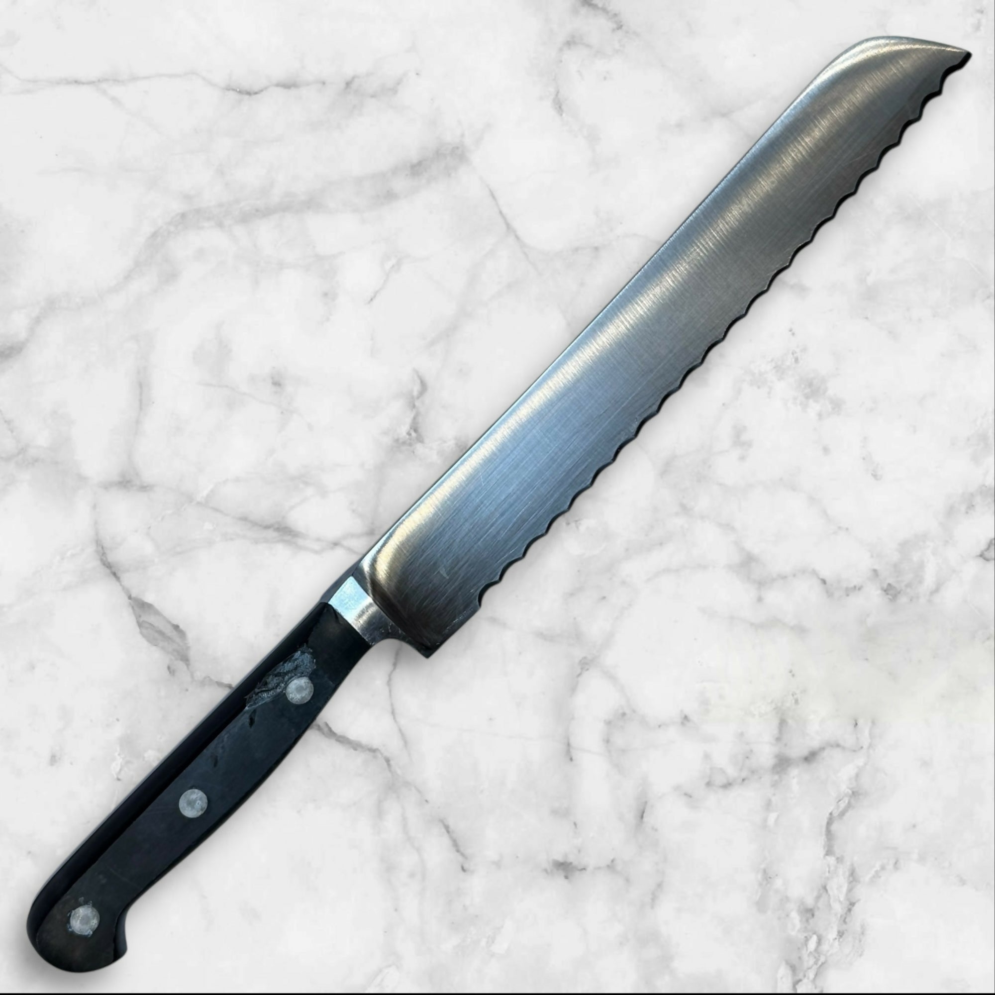 Henckels International Bread Knife | 8” Serrated | 31163 | Brazil | Pre-Owned
