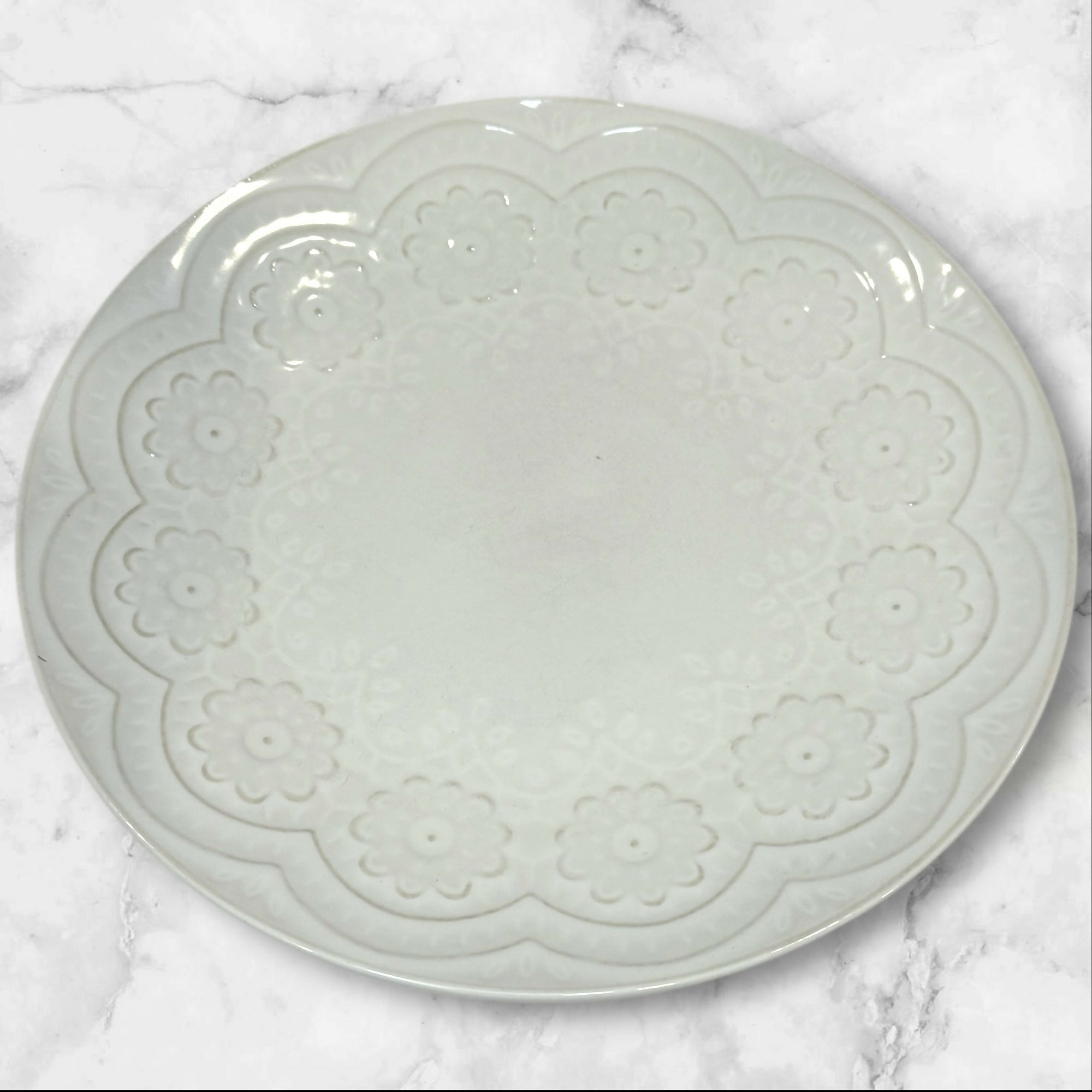 Gibson Elite Embossed White Dinner Plates | Set of 4 | Good Condition