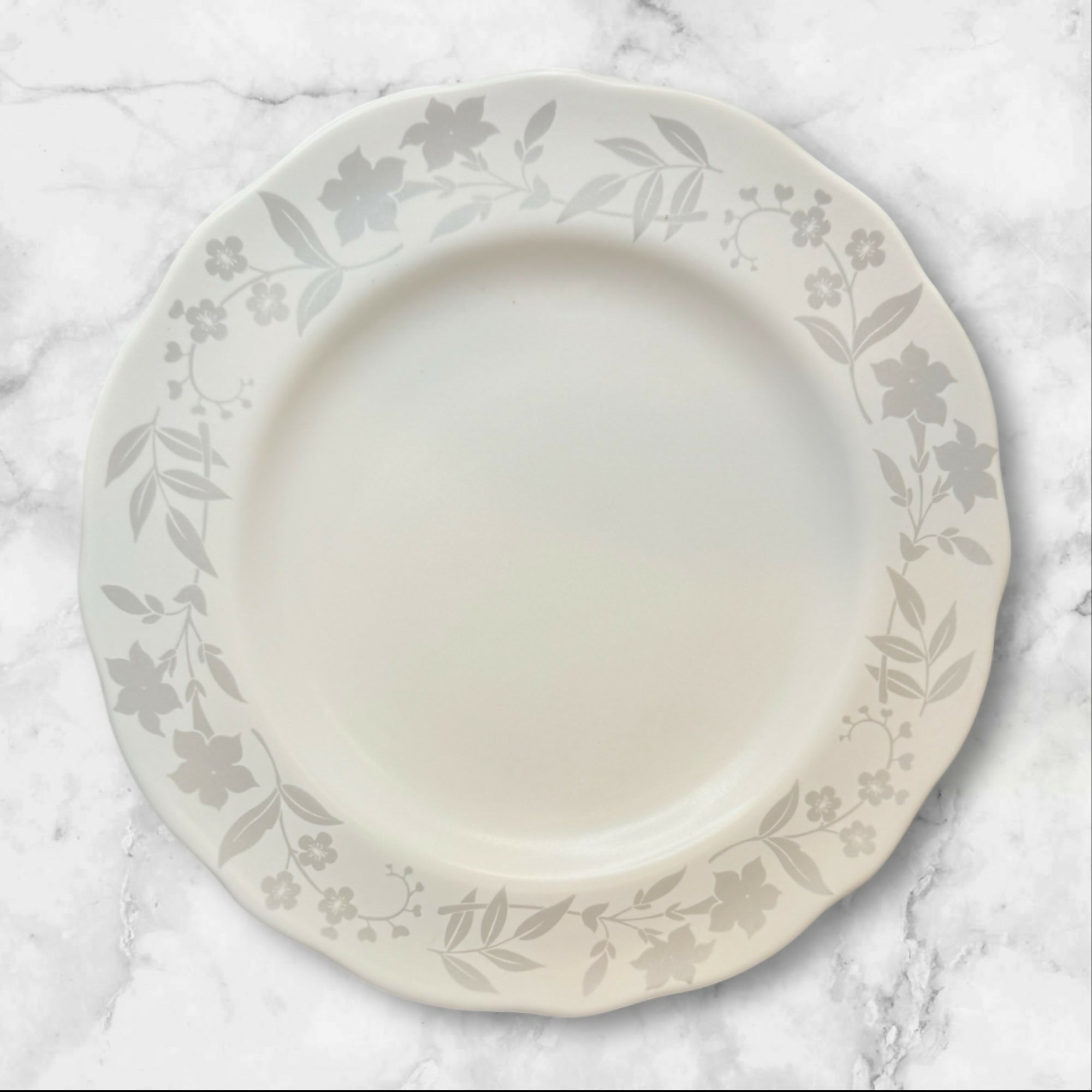 222 Fifth Refreshed Floral Dinner & Salad Plates | Set of 8 | Excellent Condition