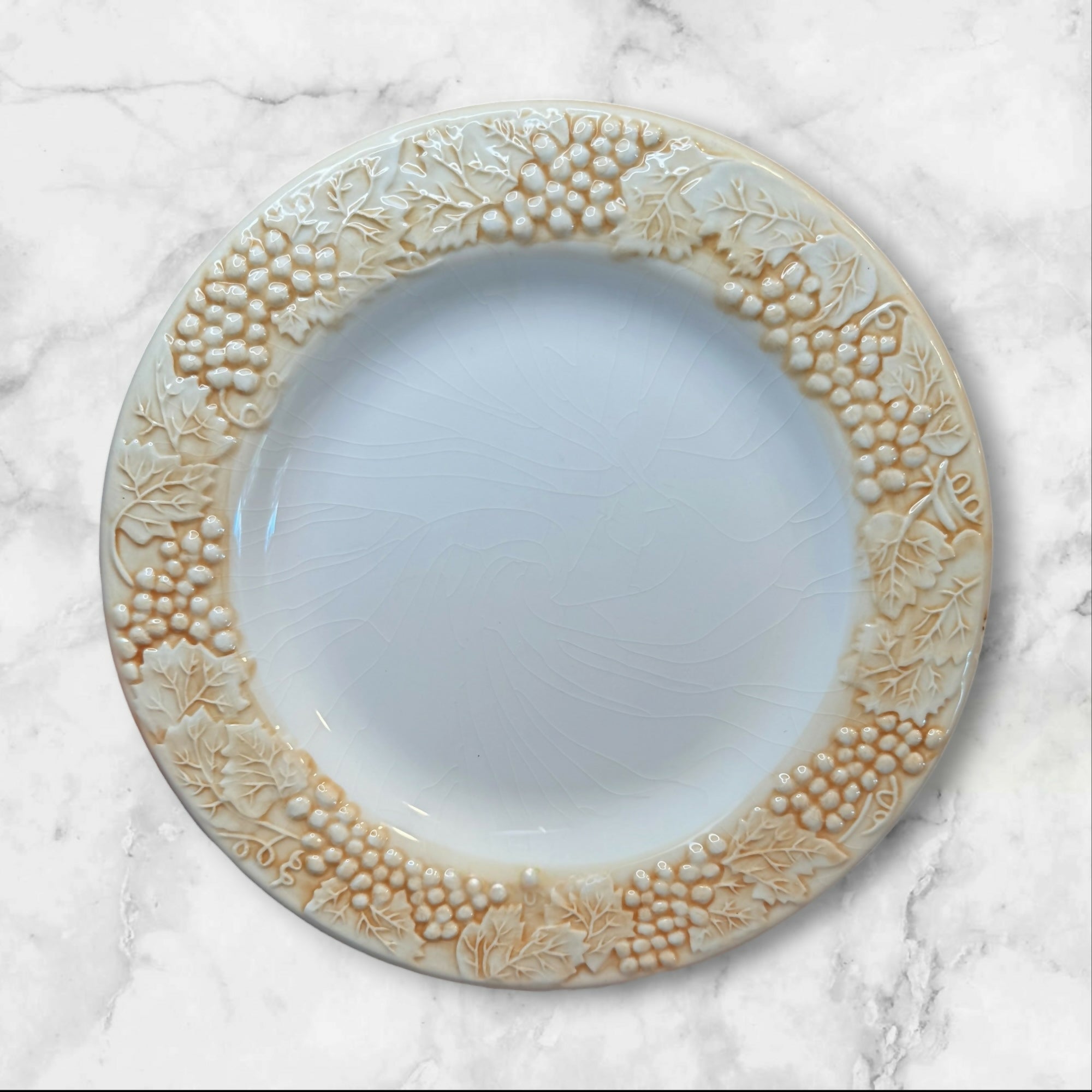 Portugal POR42 Raised Grapes Dinner Plates | Set of 4 | Gently Used