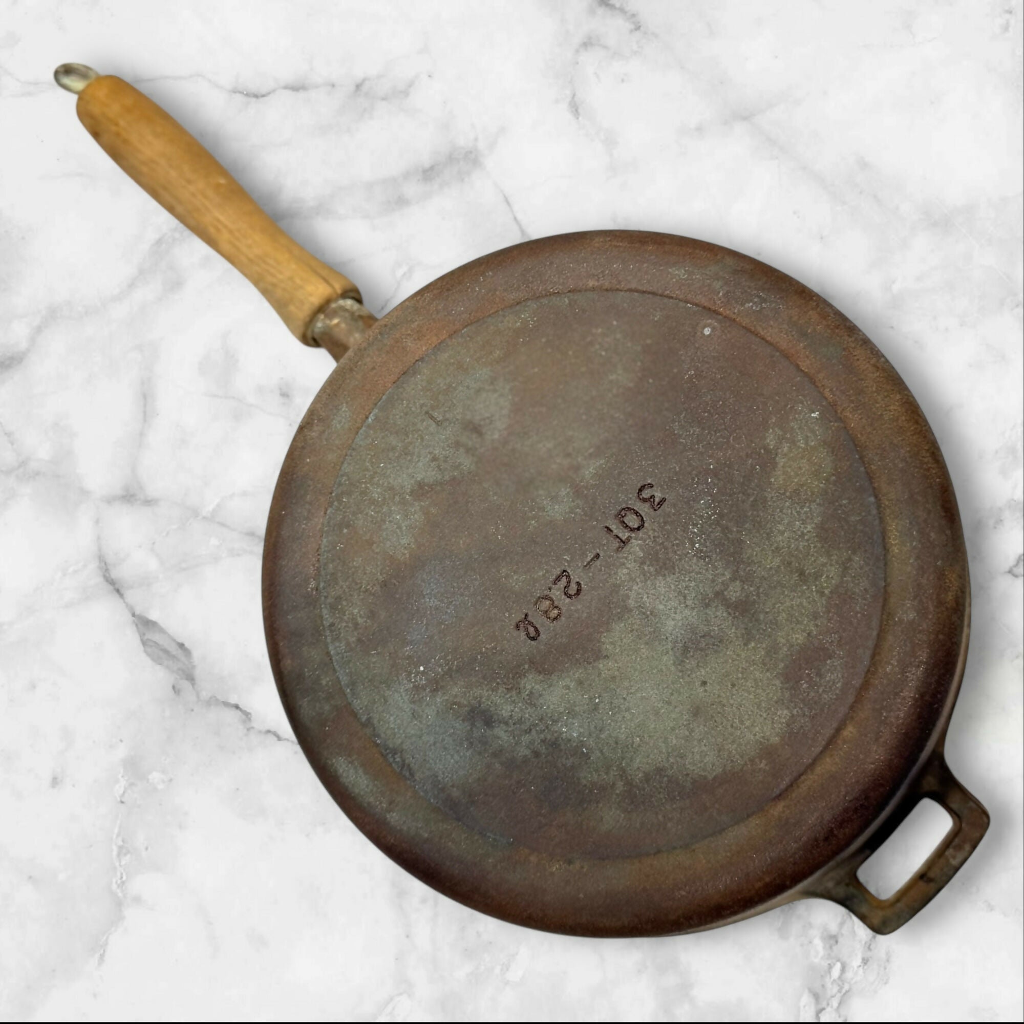 Vintage 3 Qt Cast Iron Saucepan Skillet Wood Handle | Great Condition