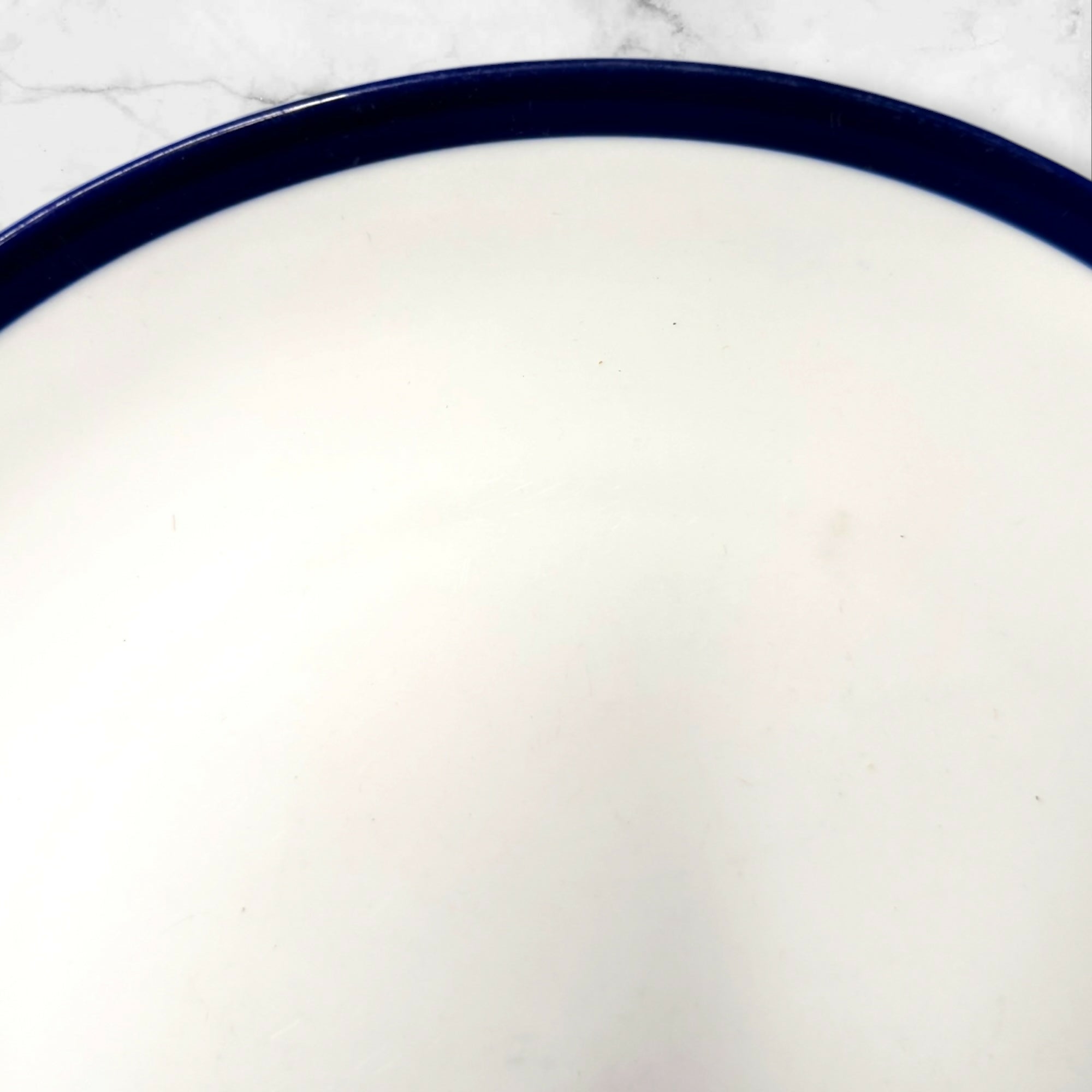 Crate & Barrel Belmont Dinner Plates Set of 4 White Blue Rim Gently Used
