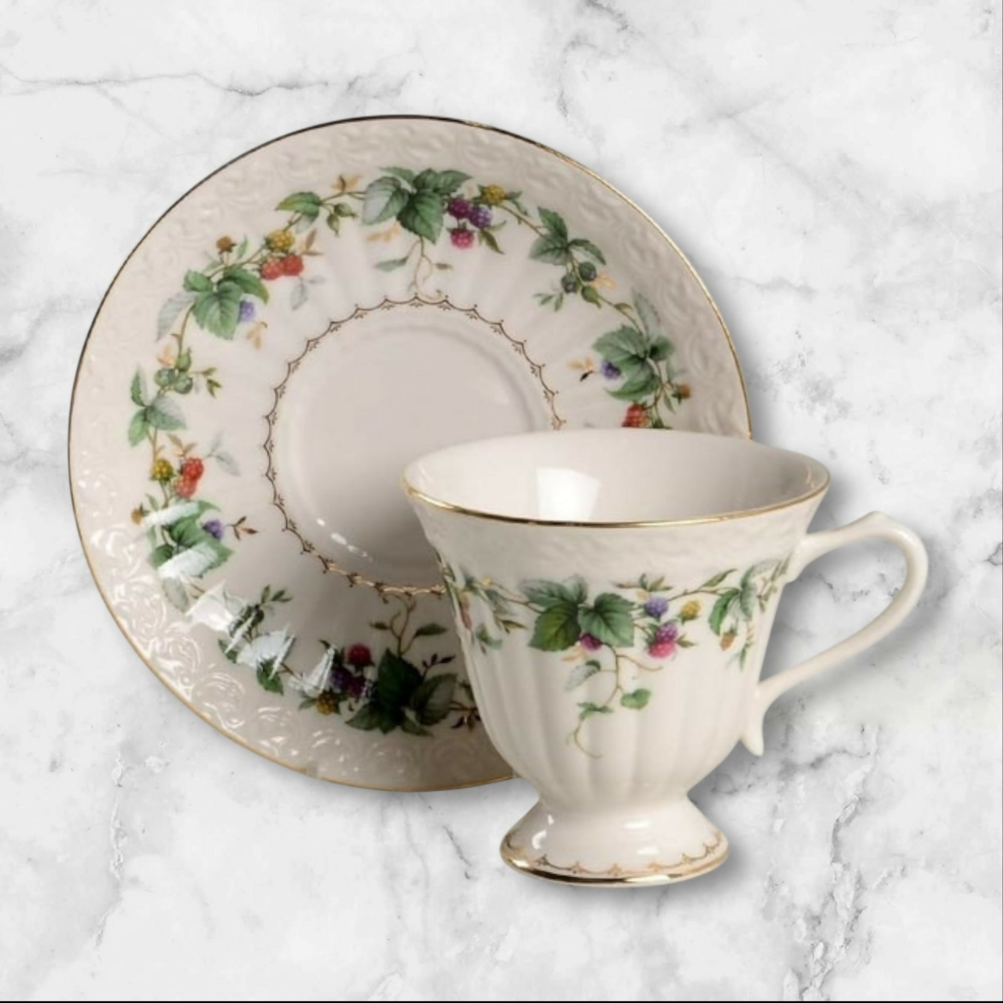 Grace’s Teaware Berry Yard 9-Piece Tea Set | Floral Porcelain | Excellent