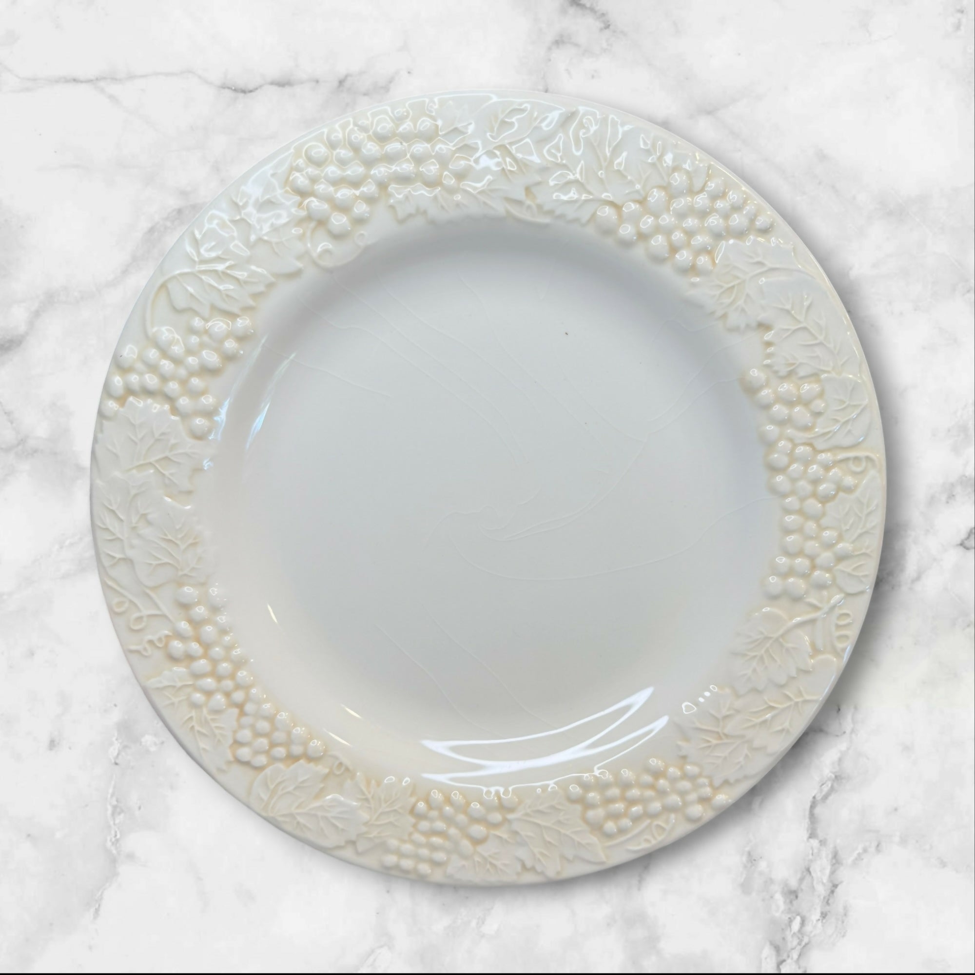 Portugal POR42 Raised Grapes Dinner Plates | Set of 4 | Gently Used