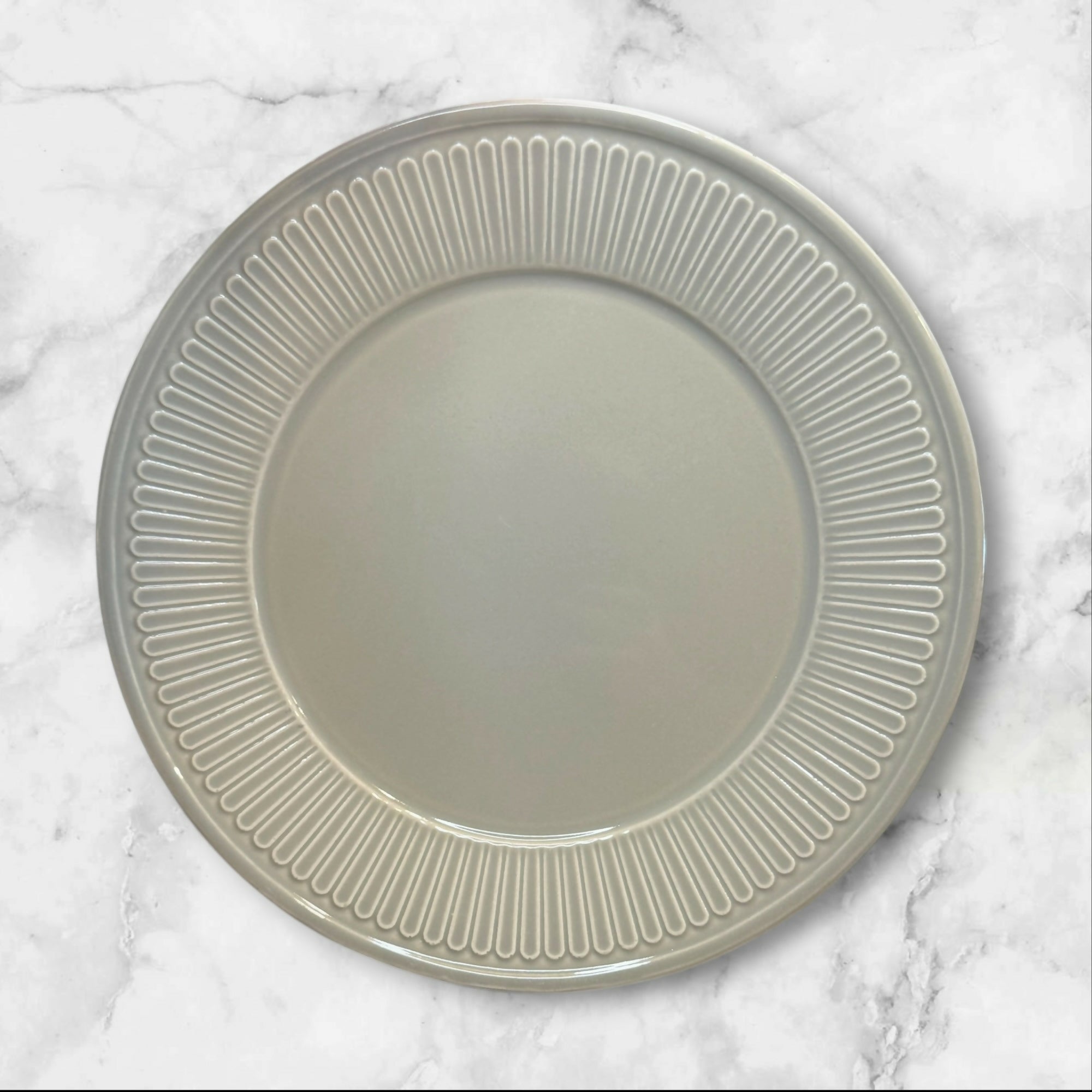Over & Back Fluted Rim Stoneware Dinner Plates | Set of 4 | Good Condition