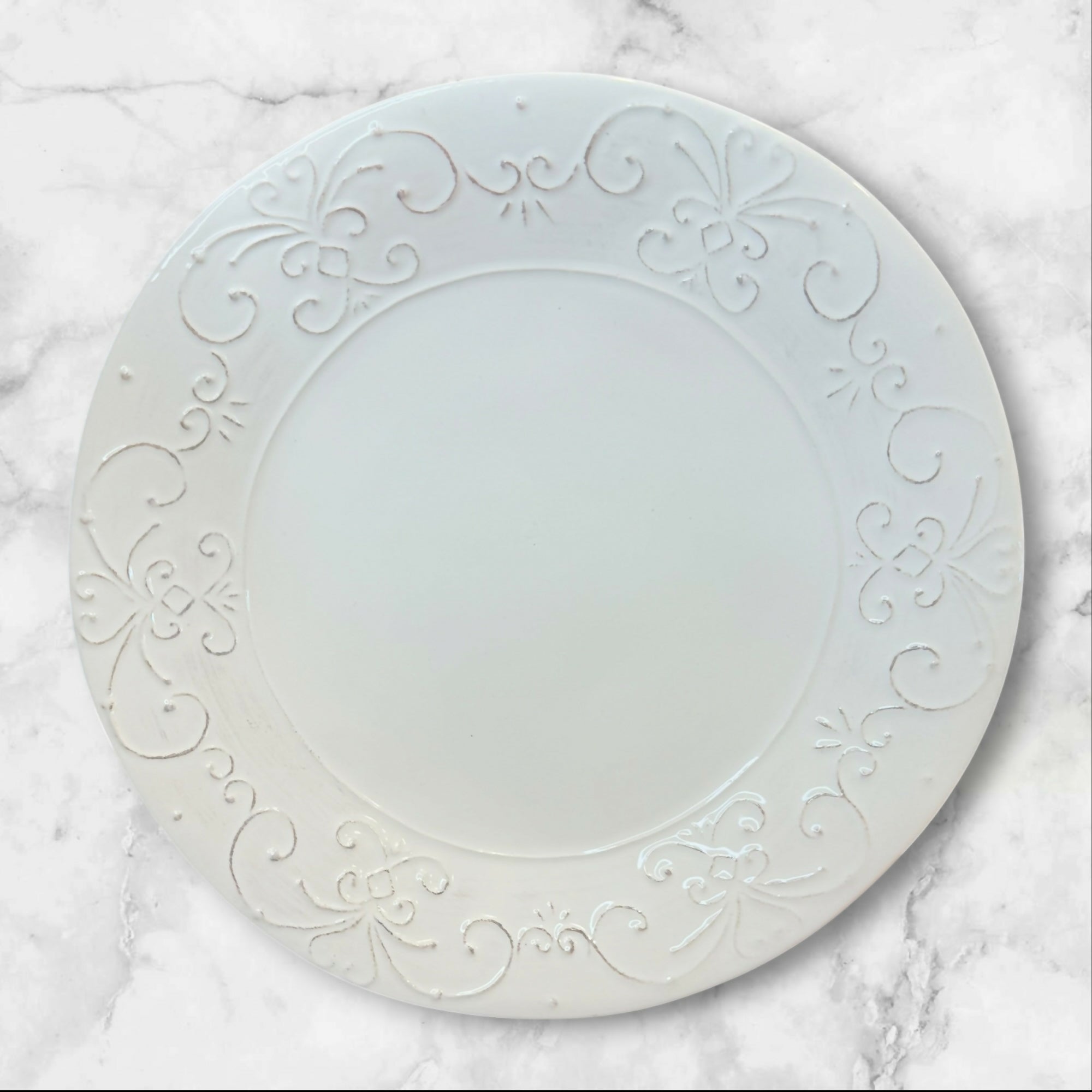 Sweet Ceramics SWZ11W Embossed Dinner Plates | Set of 2 | Excellent Condition