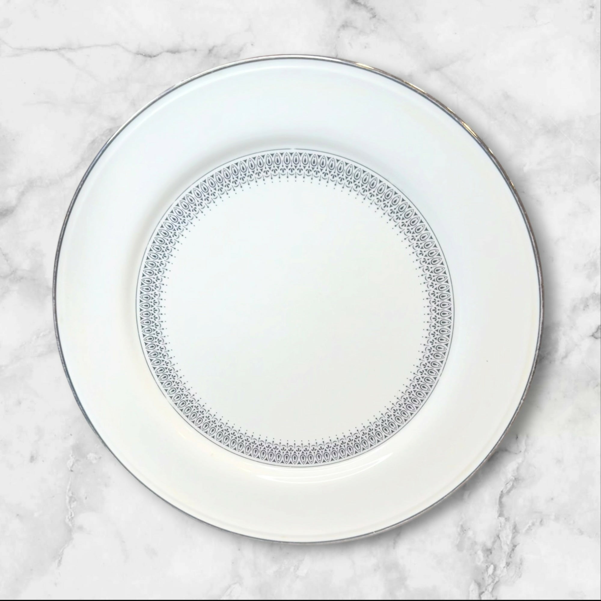Mikasa Cumberland Dinner Plates Set of 3 Great Condition