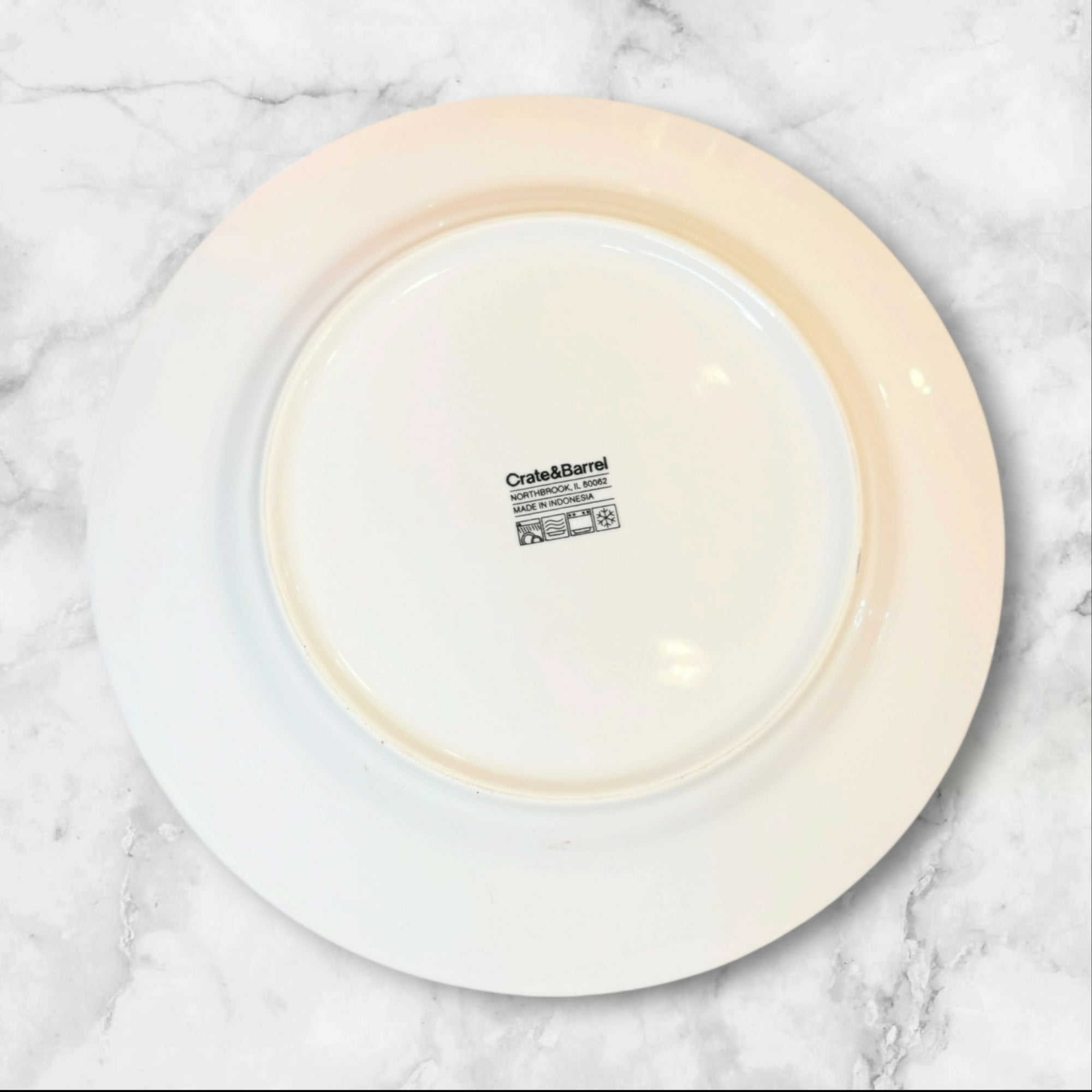 Crate & Barrel White Dinner Plates Set of 4 Indonesia Excellent Condition