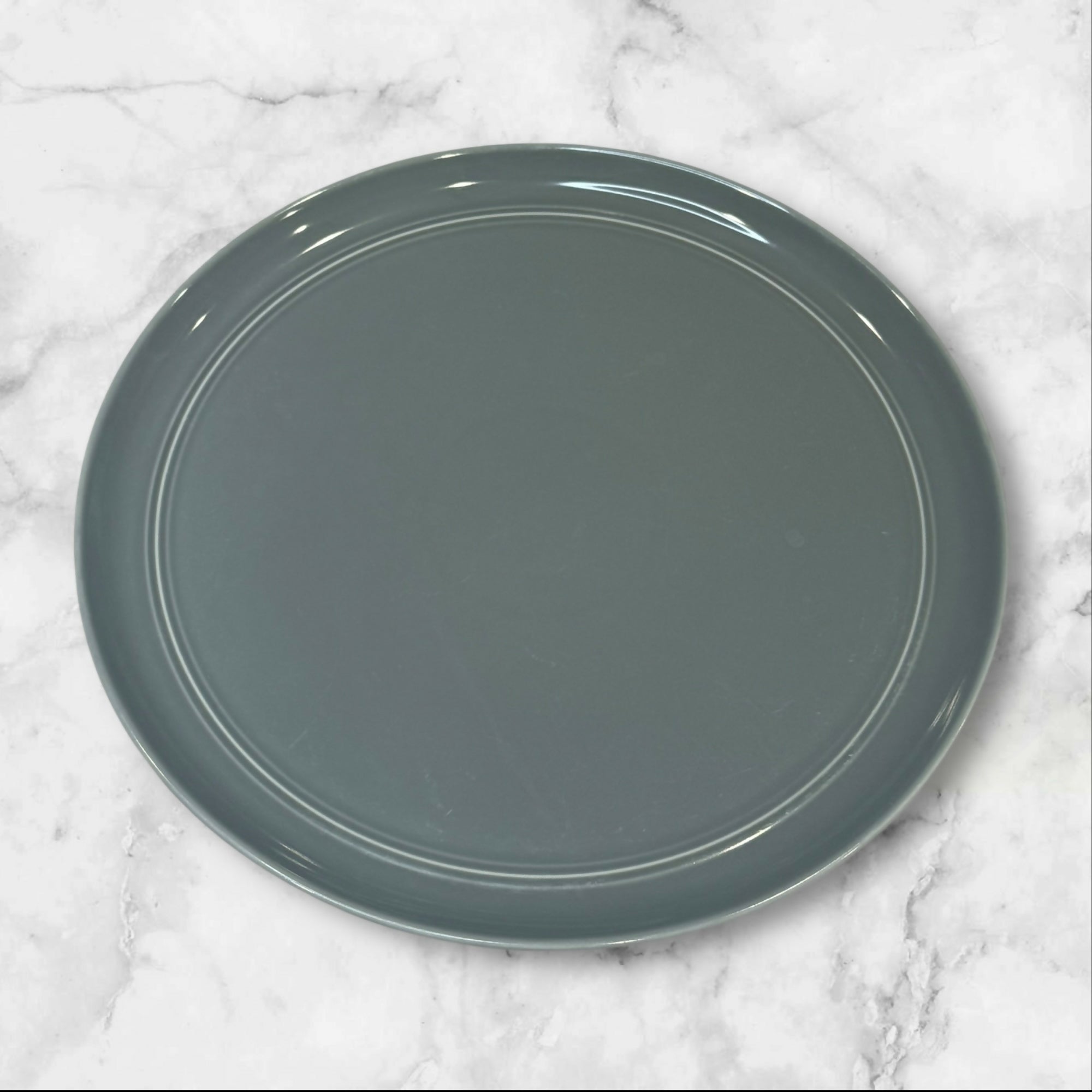 Crate & Barrel Hue Dinner Plates Grey & White | Set of 7 | Great Condition X