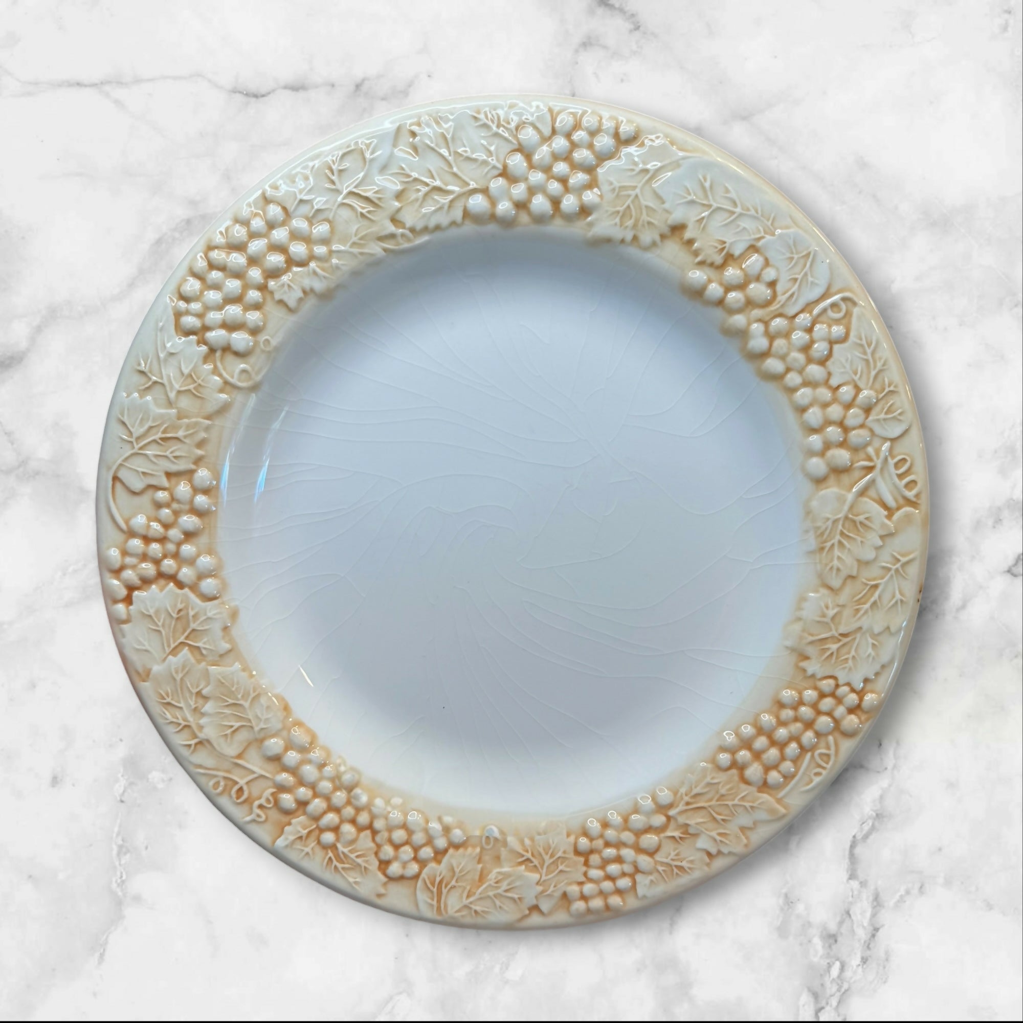 Portugal POR42 Raised Grapes Dinner Plates | Set of 4 | Gently Used