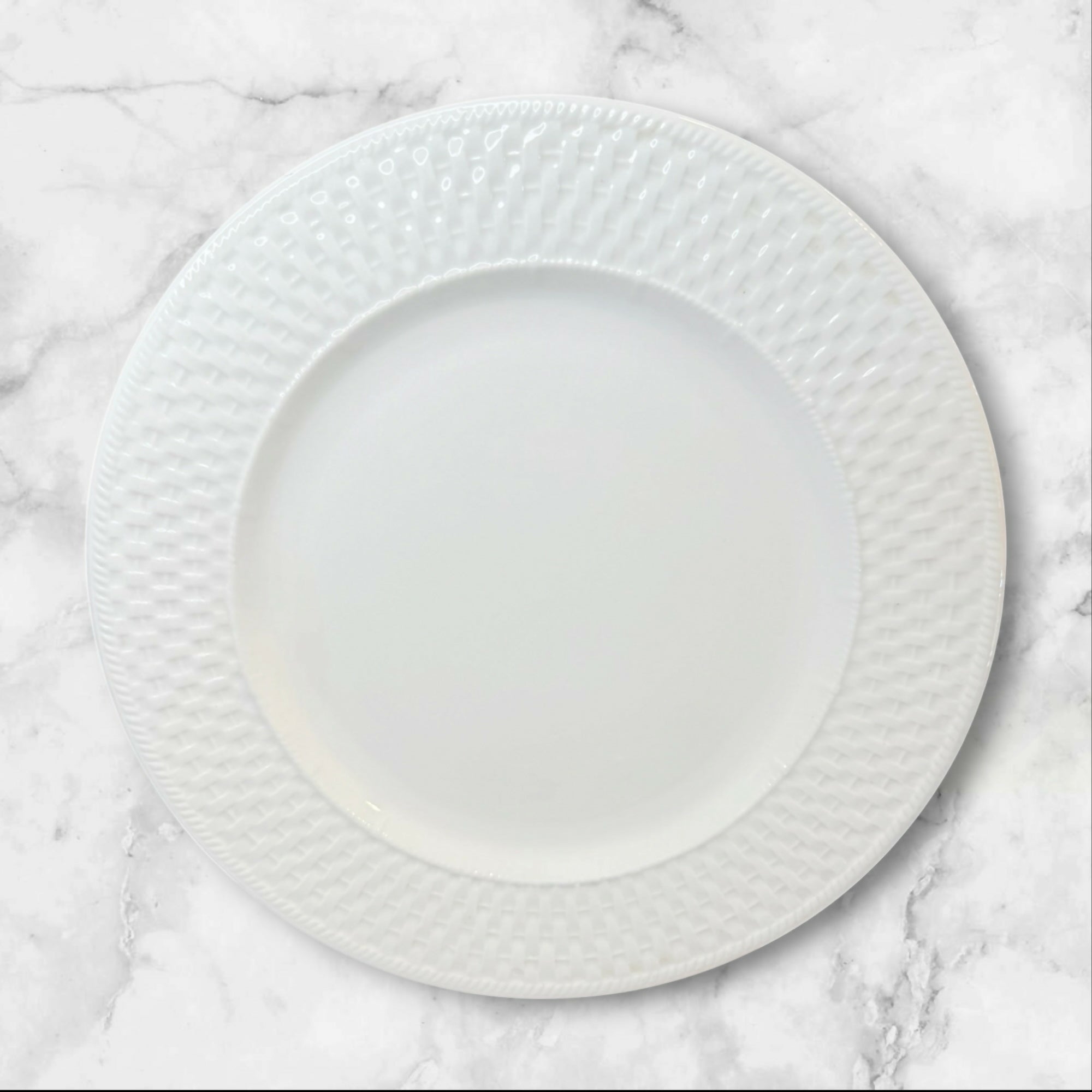 Oneida Wicker Dinner Plates White Textured Stoneware | Set of 6 | Excellent