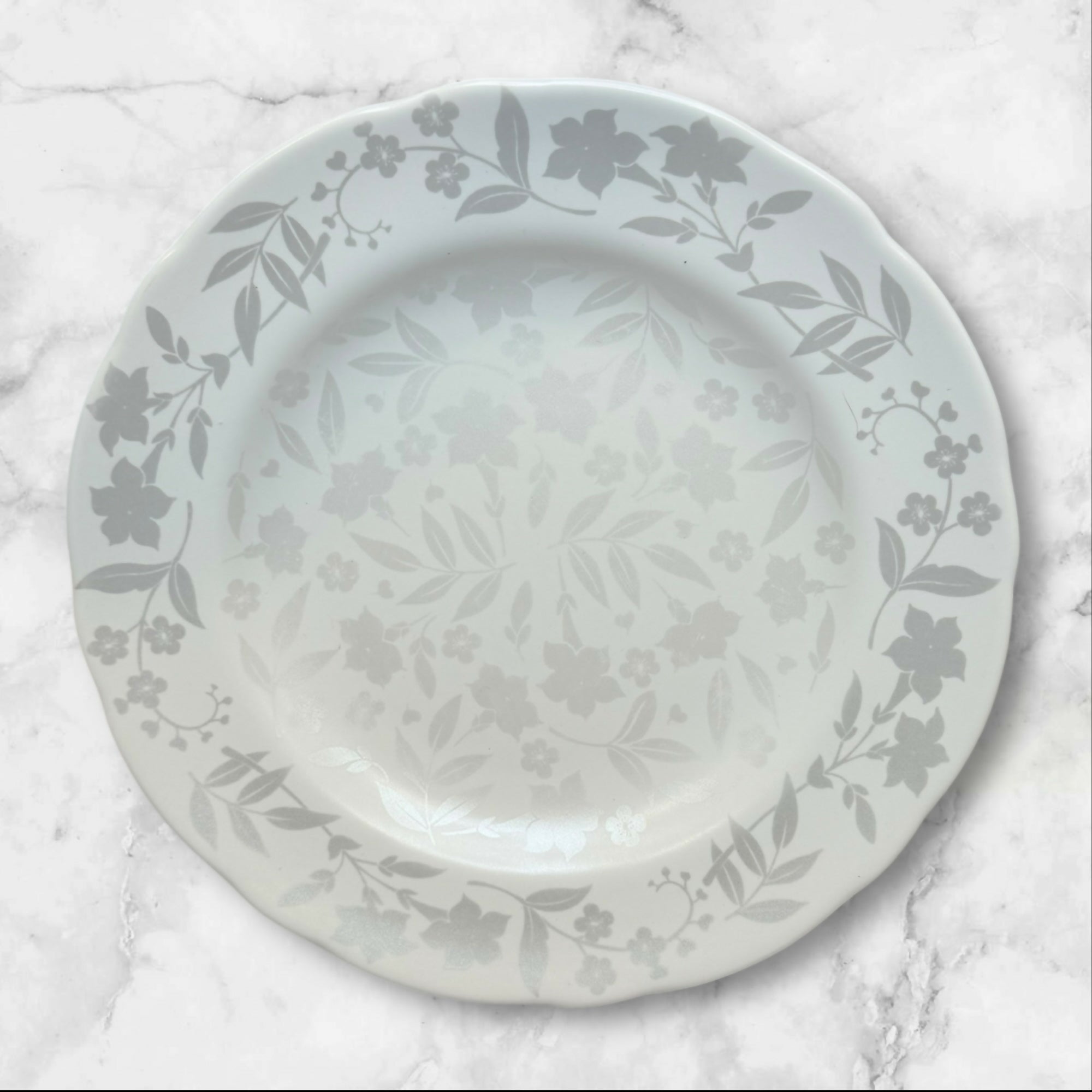 222 Fifth Refreshed Floral Dinner & Salad Plates | Set of 8 | Excellent Condition