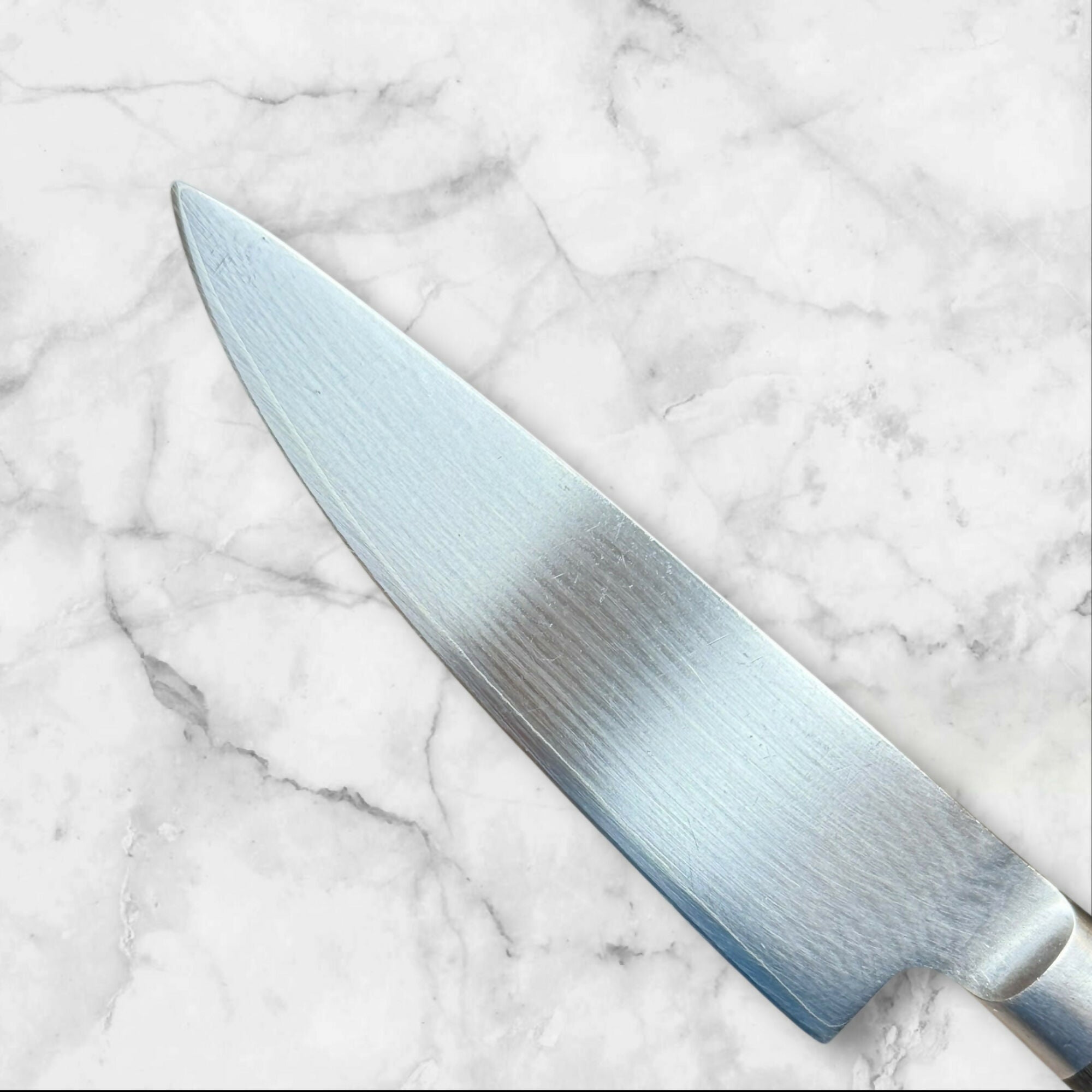 Shun Classic 6” Chef’s Knife DM0723 | VG-MAX Damascus | Excellent Condition