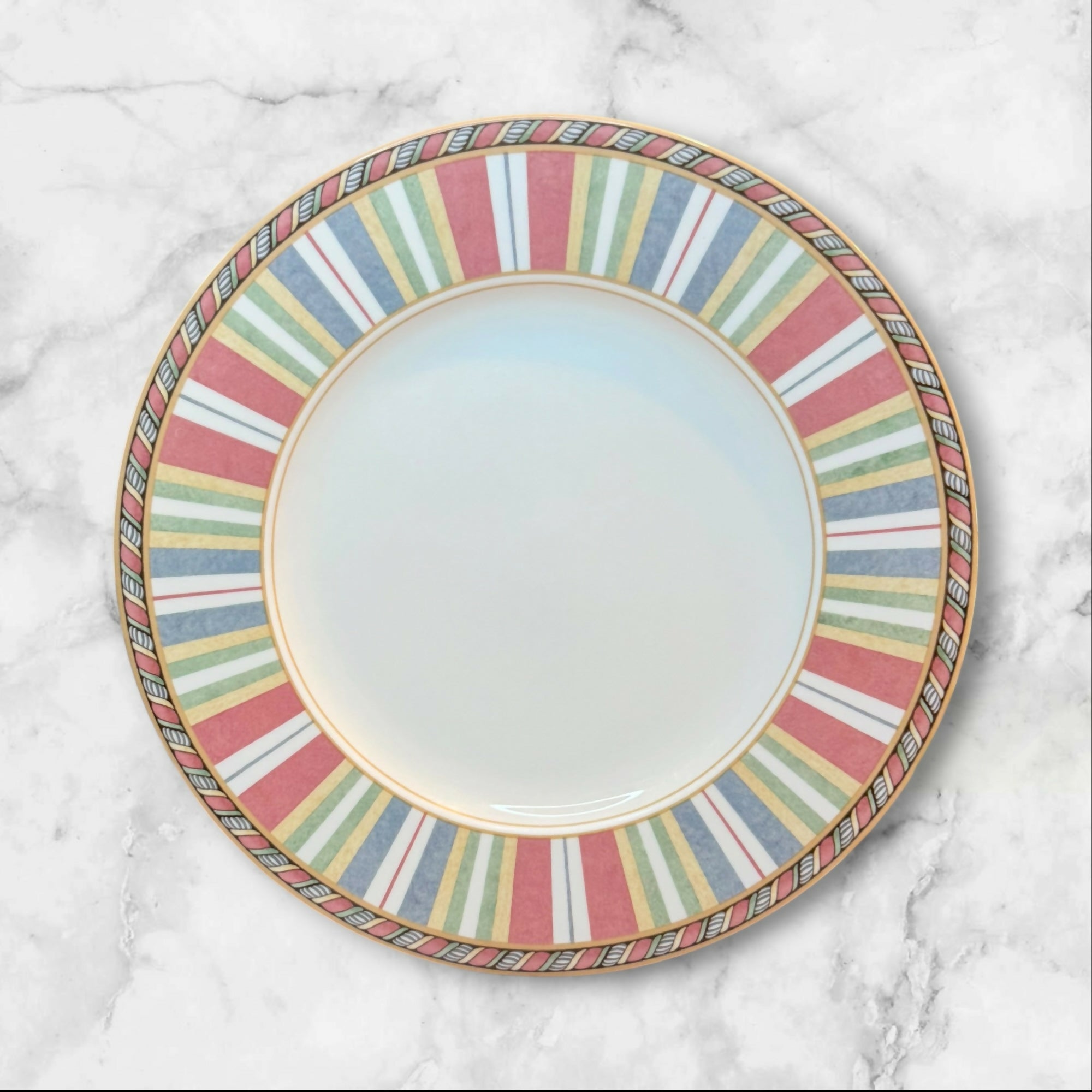 Mikasa Fashion Tones Dinner Plates Set of 4 Japan | Gently Used