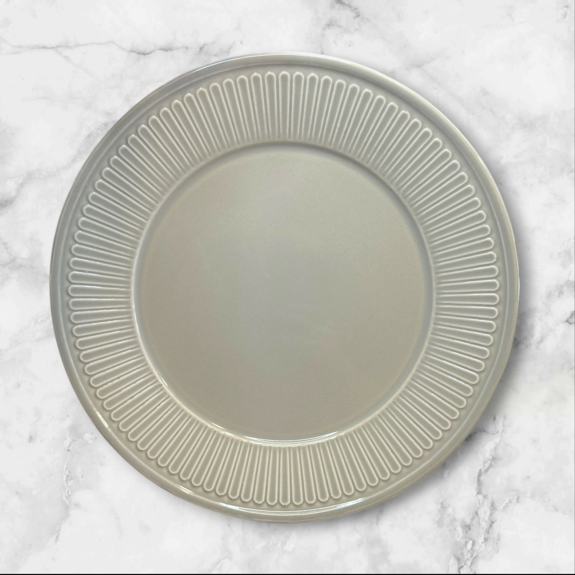 Over & Back Fluted Rim Stoneware Dinner Plates | Set of 4 | Good Condition