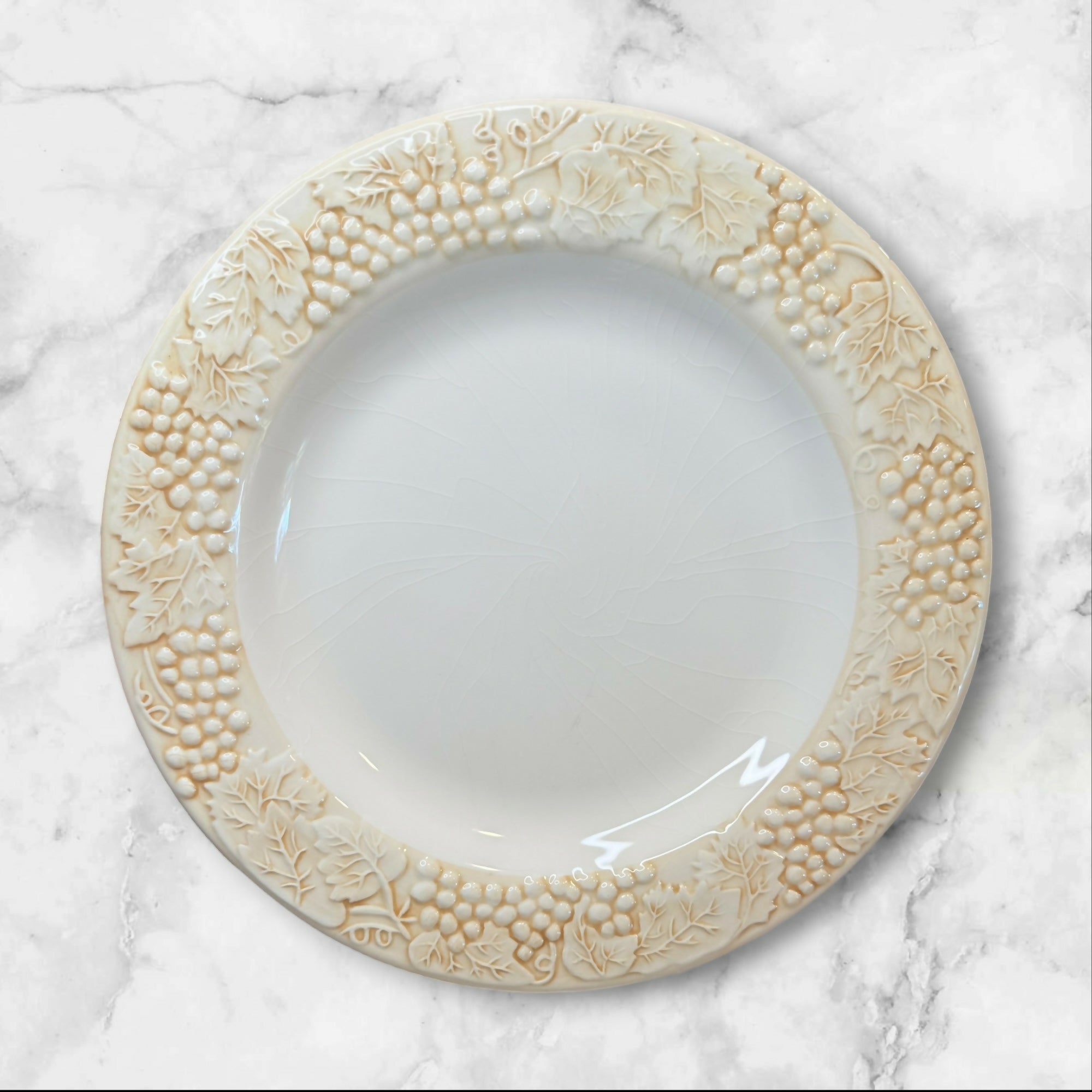 Portugal POR42 Raised Grapes Dinner Plates | Set of 4 | Gently Used