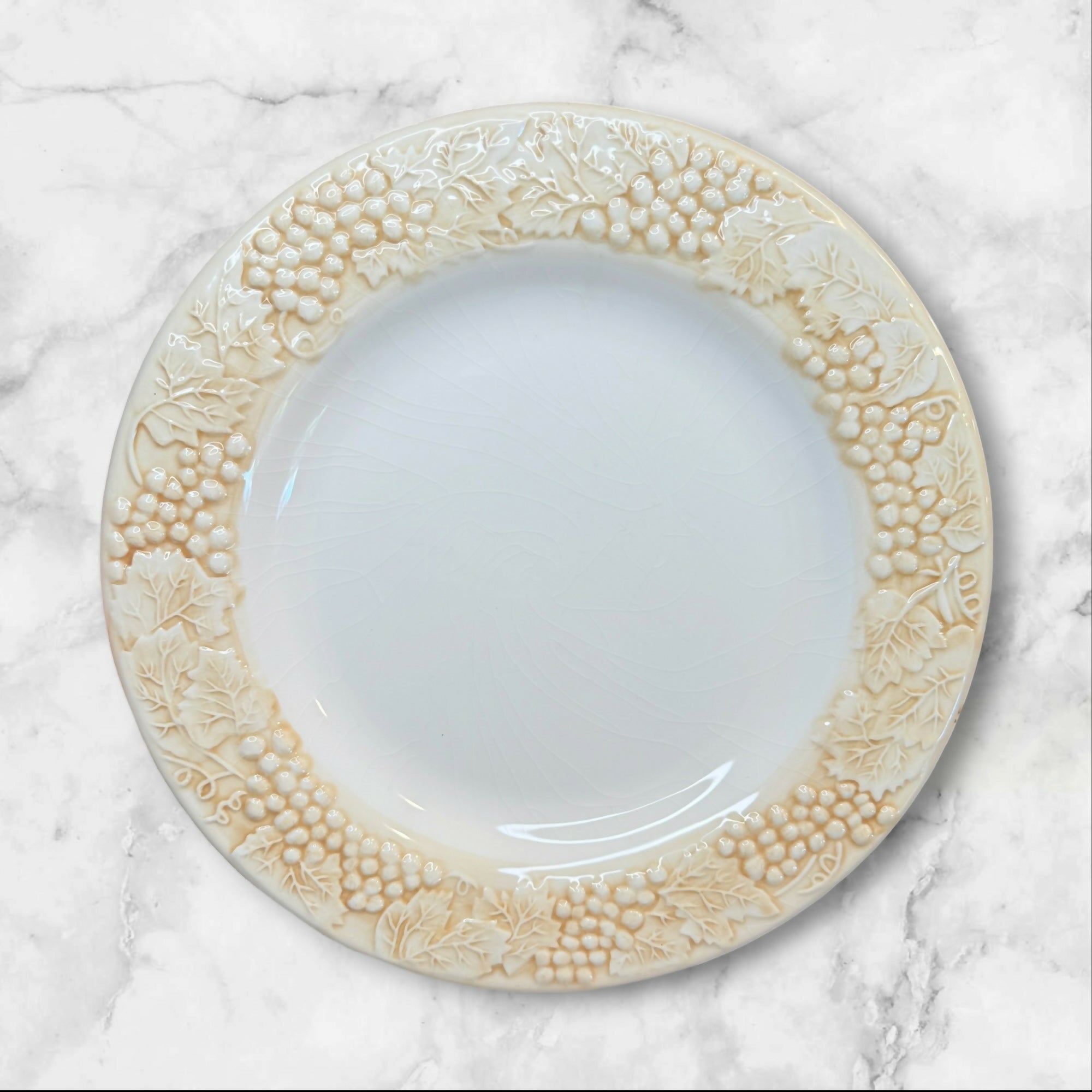 Portugal POR42 Raised Grapes Dinner Plates | Set of 4 | Gently Used