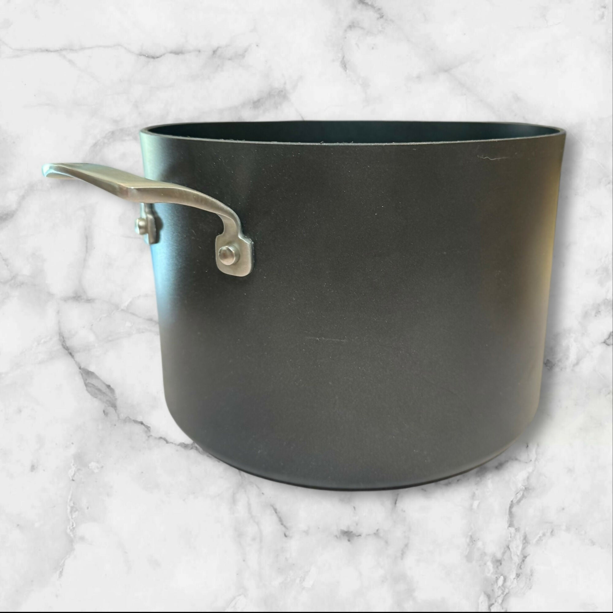 Kirkland Signature Hard Anodized Stock Pot with Lid | 8 Qt | Great Condition