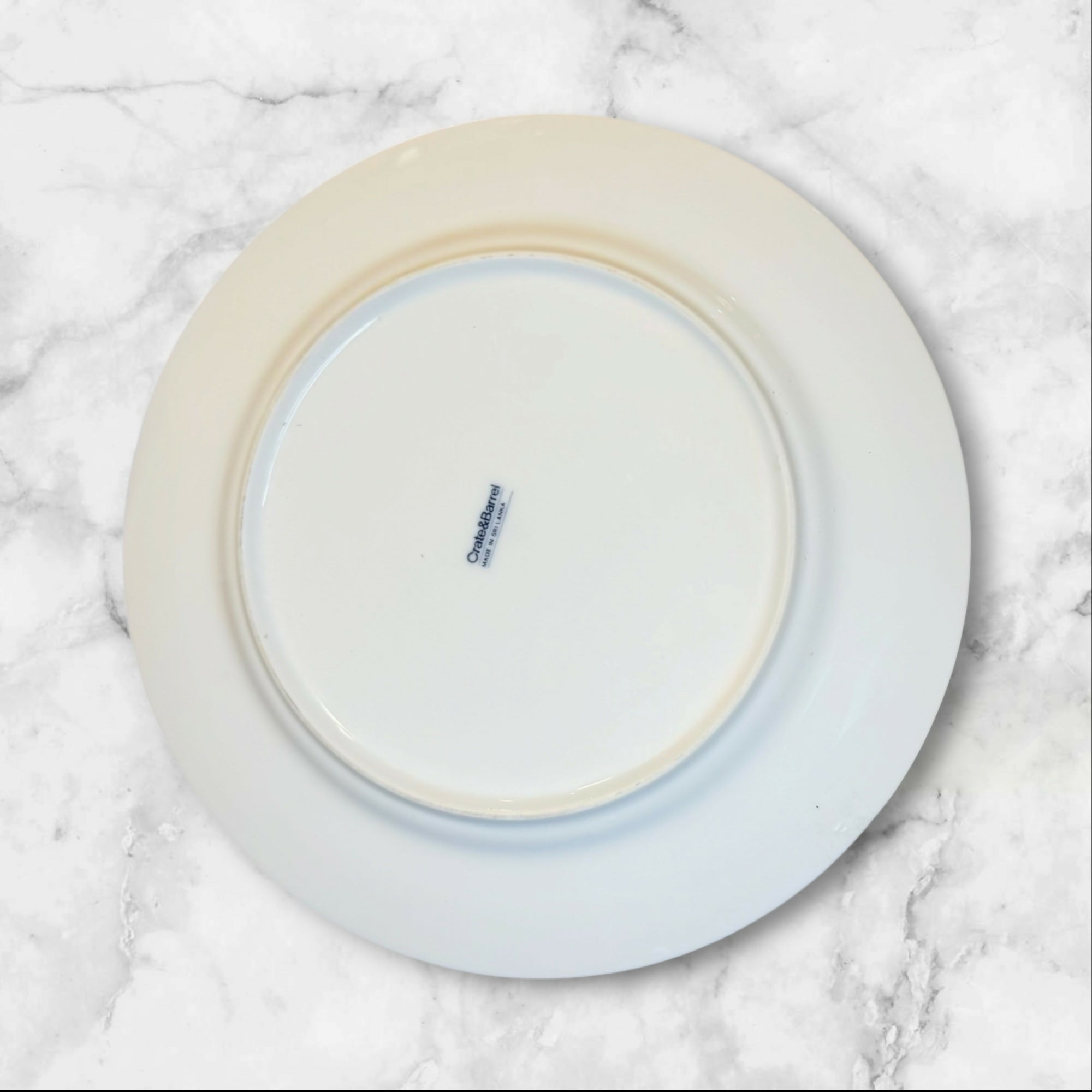 Crate & Barrel Sri Lanka White Dinner Plates Set of 4 Great Condition